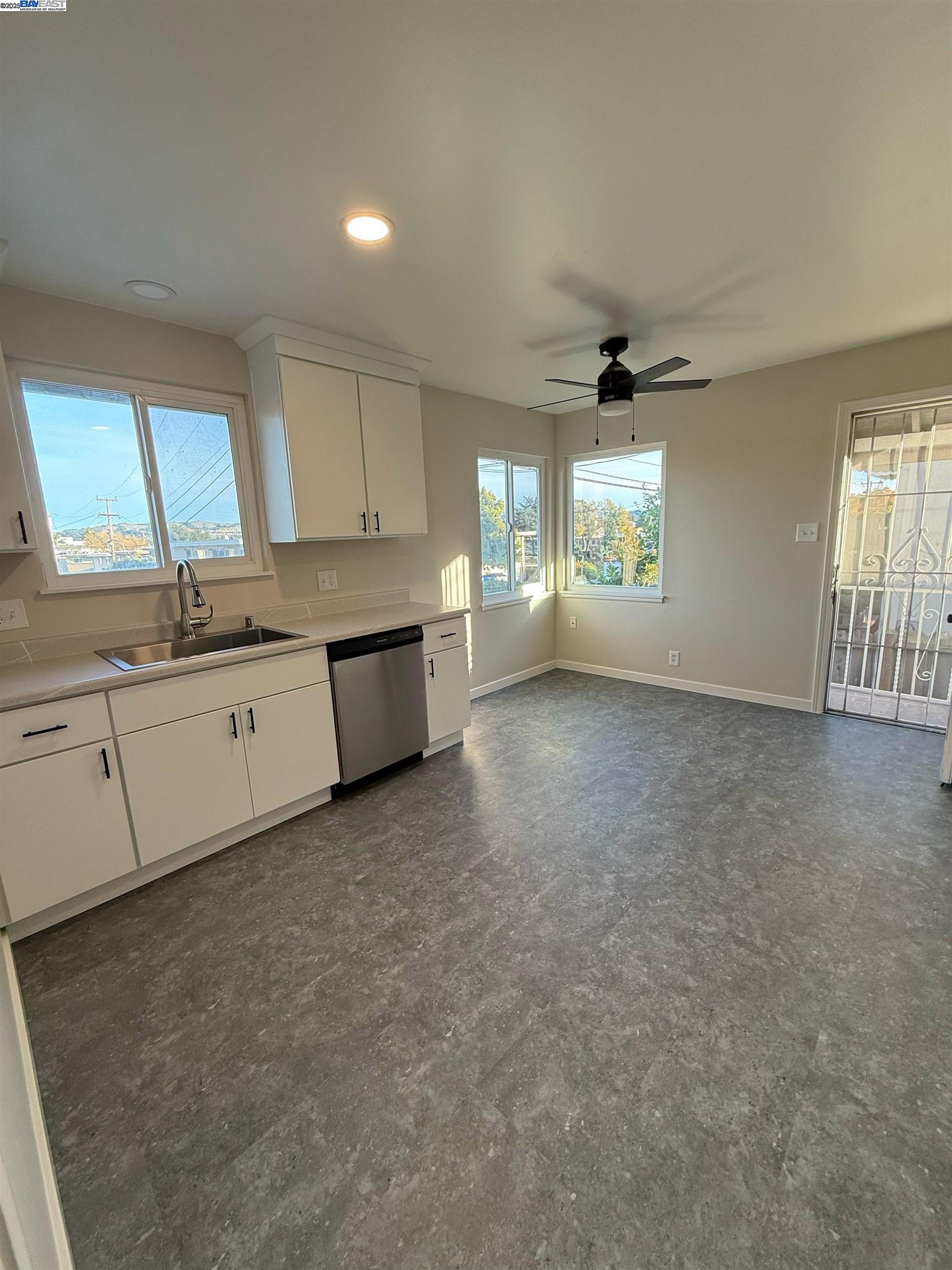 Detail Gallery Image 5 of 13 For 20275 Stanton Ave a,  Castro Valley,  CA 94546 - 2 Beds | 1 Baths