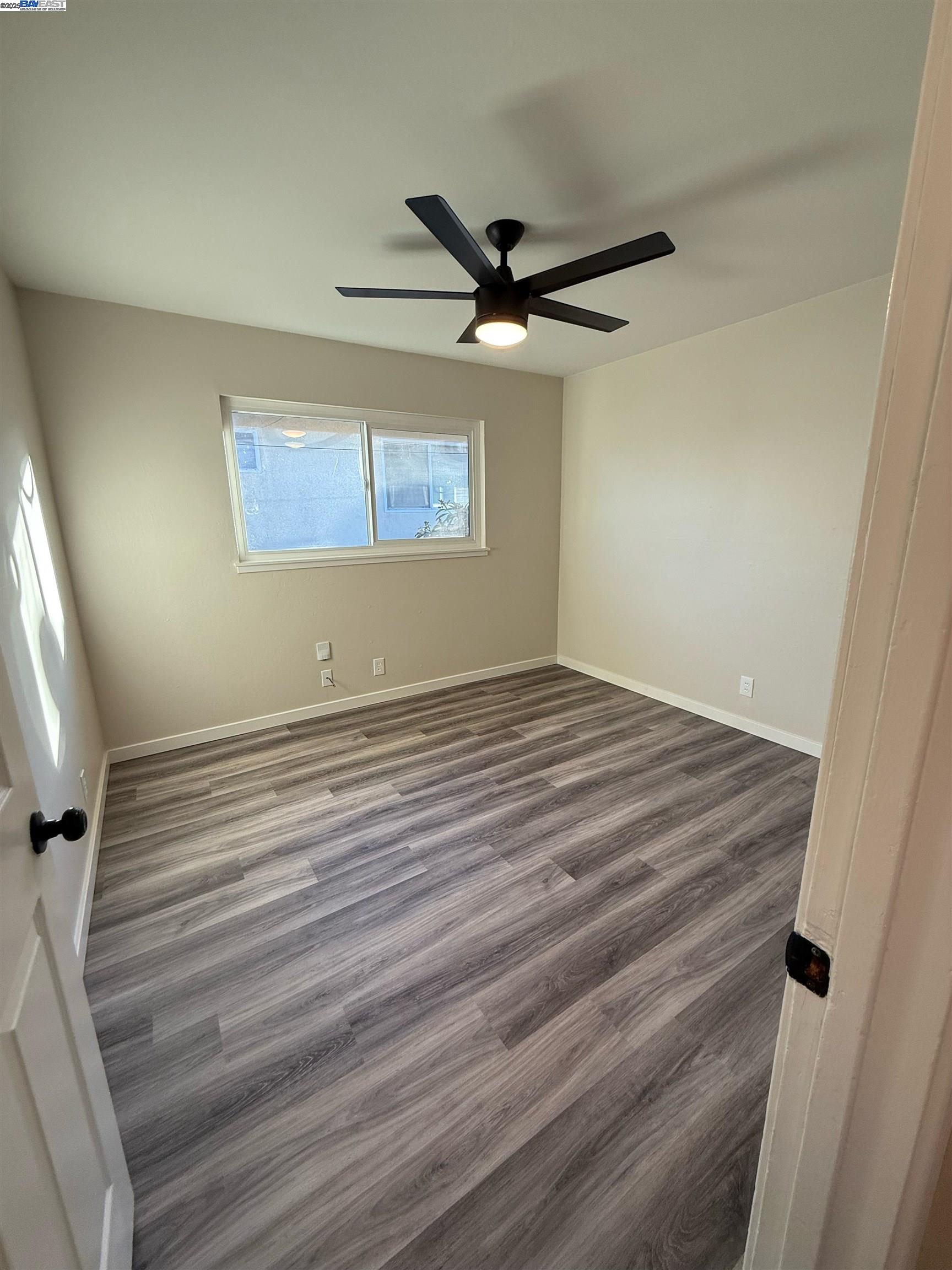 Detail Gallery Image 7 of 13 For 20275 Stanton Ave a,  Castro Valley,  CA 94546 - 2 Beds | 1 Baths