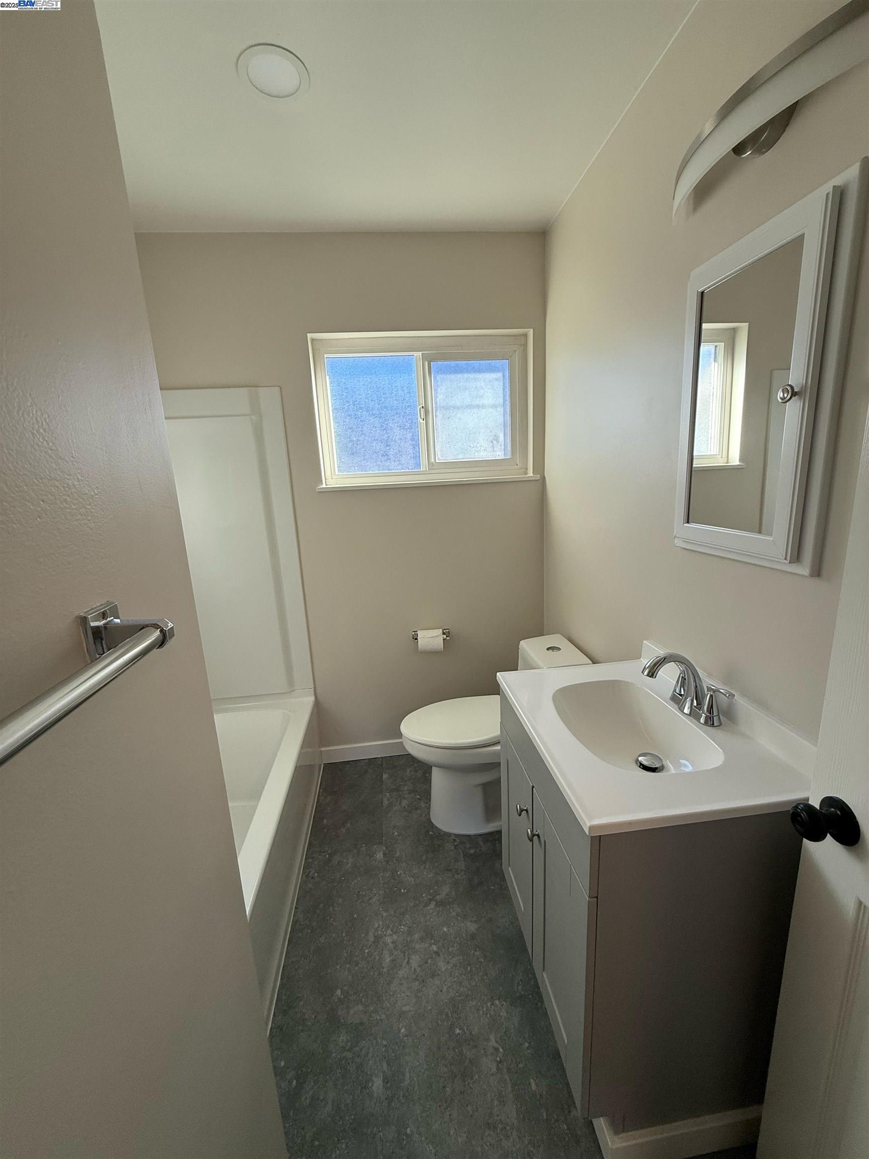 Detail Gallery Image 10 of 13 For 20275 Stanton Ave a,  Castro Valley,  CA 94546 - 2 Beds | 1 Baths