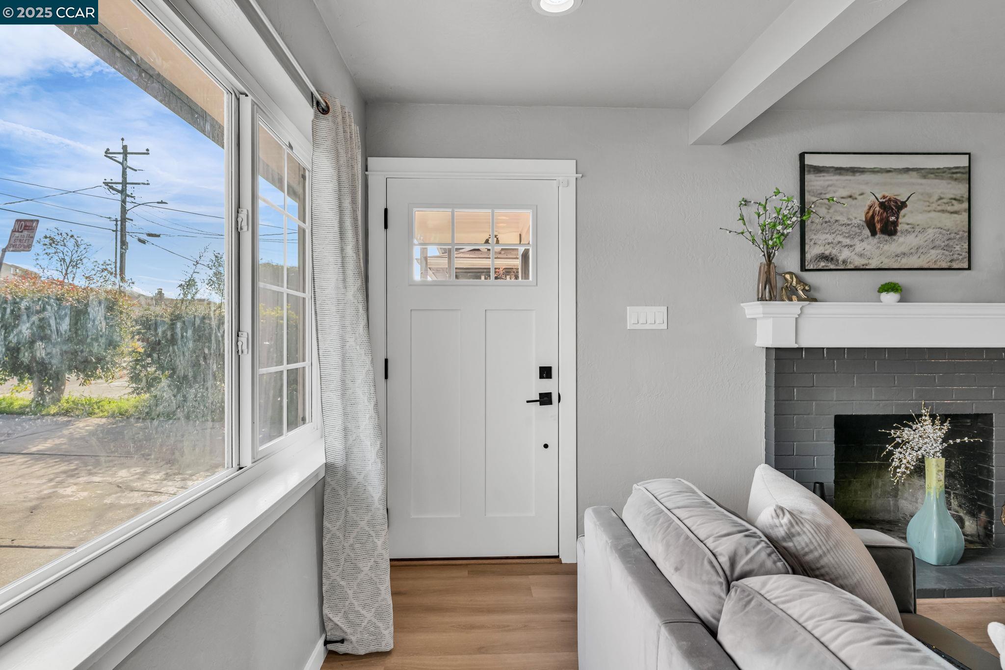 Detail Gallery Image 6 of 48 For 4405 Mcglothen Way, Richmond,  CA 94806 - 3 Beds | 1 Baths