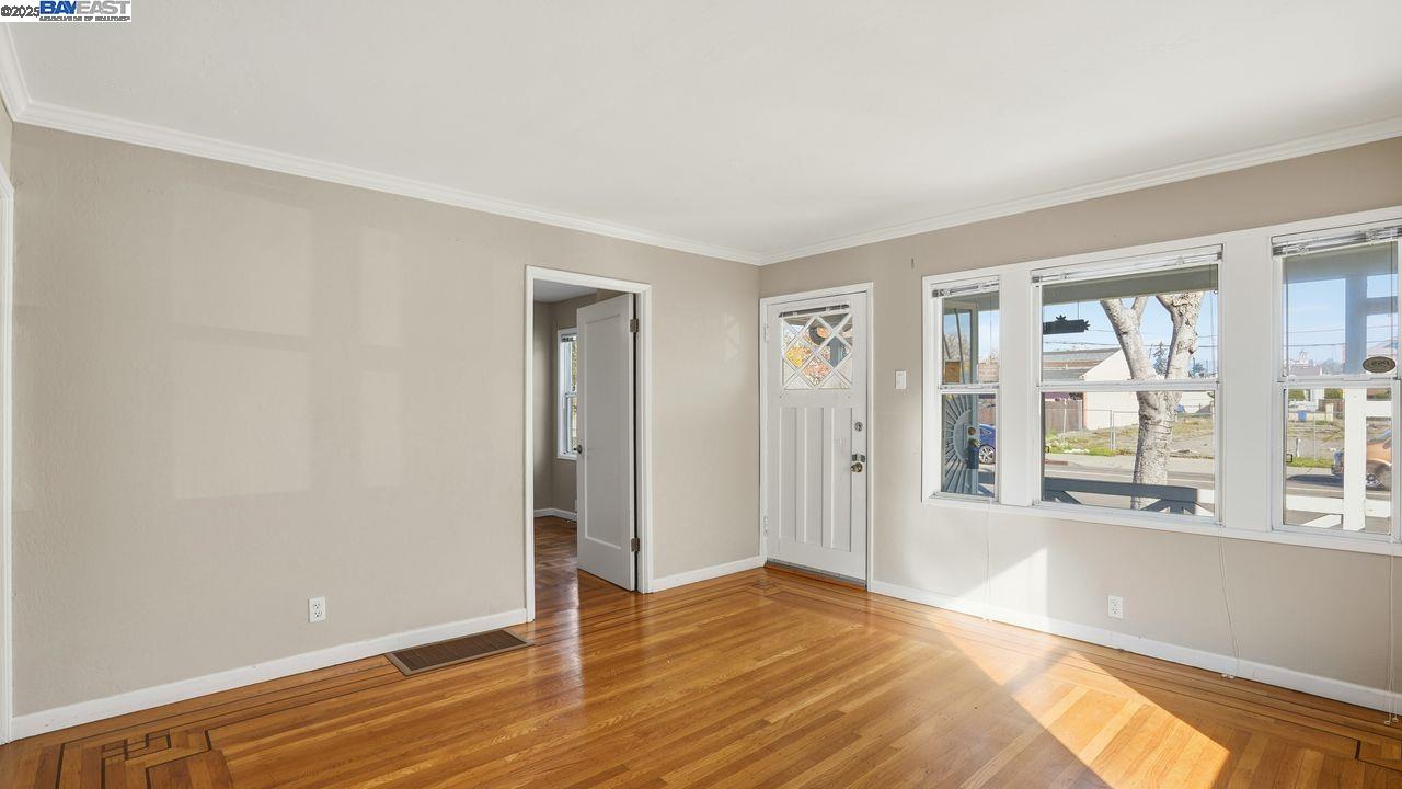 Detail Gallery Image 6 of 40 For 22825 Watkins St, Hayward,  CA 94541 - 3 Beds | 1 Baths