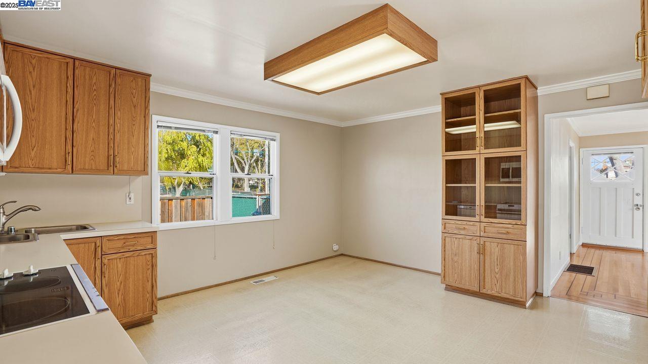 Detail Gallery Image 10 of 40 For 22825 Watkins St, Hayward,  CA 94541 - 3 Beds | 1 Baths