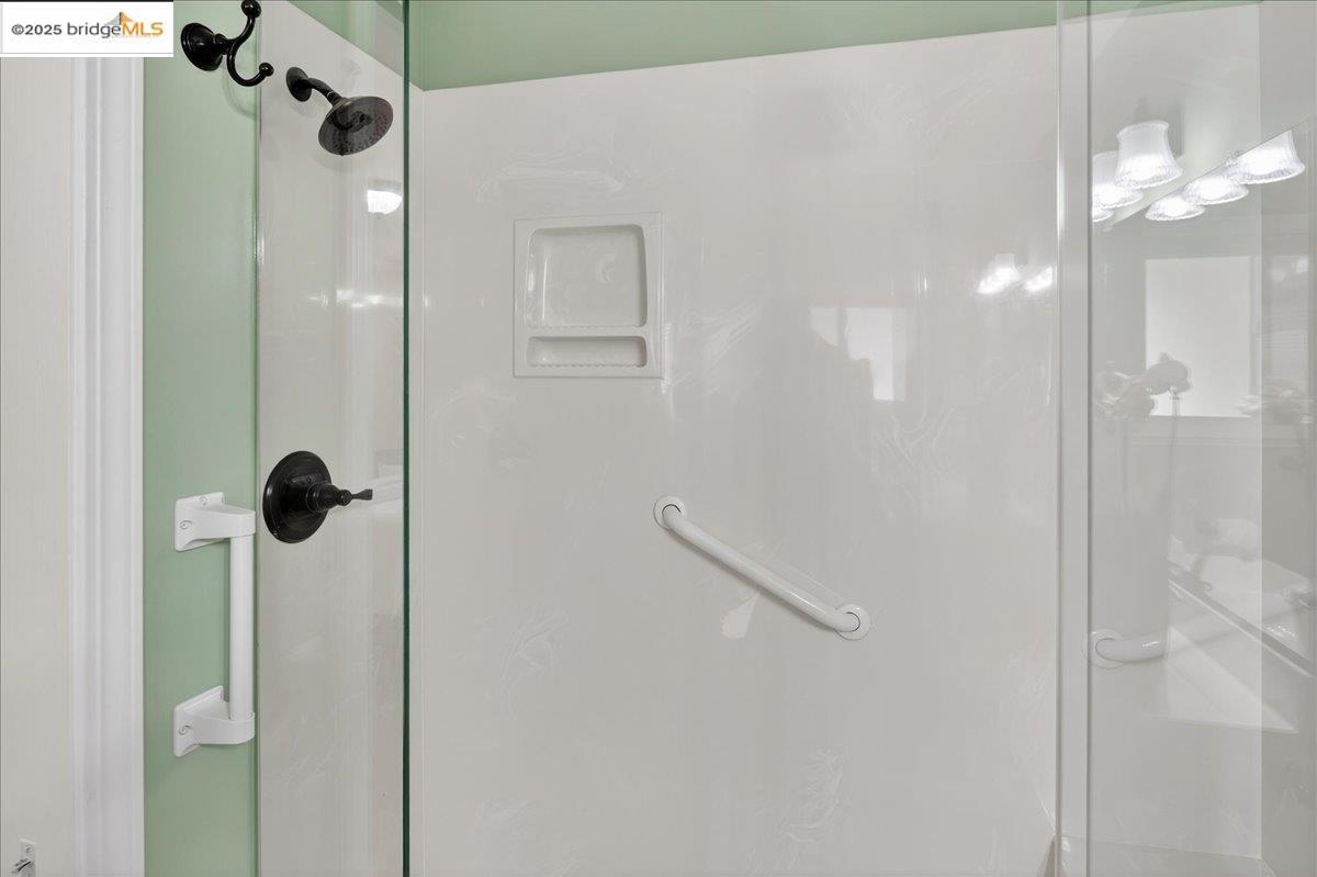 Detail Gallery Image 25 of 39 For 17957 Rockhurst Rd, Castro Valley,  CA 94546 - 3 Beds | 2 Baths