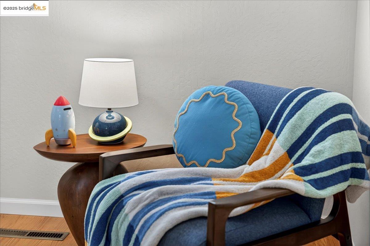 Detail Gallery Image 27 of 39 For 17957 Rockhurst Rd, Castro Valley,  CA 94546 - 3 Beds | 2 Baths