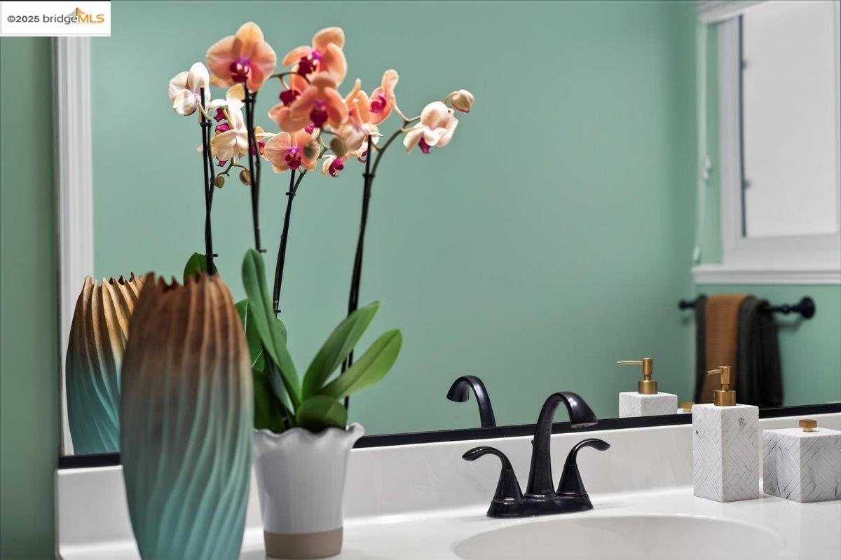 Detail Gallery Image 31 of 39 For 17957 Rockhurst Rd, Castro Valley,  CA 94546 - 3 Beds | 2 Baths