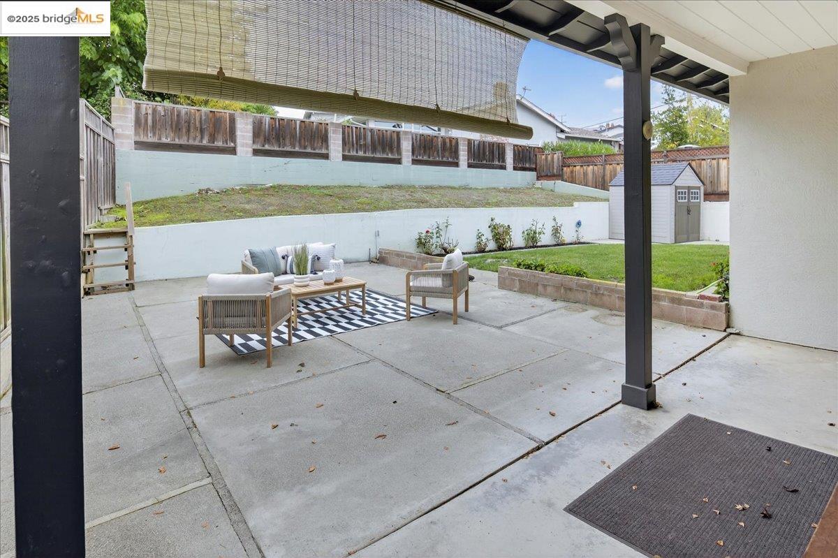 Detail Gallery Image 34 of 39 For 17957 Rockhurst Rd, Castro Valley,  CA 94546 - 3 Beds | 2 Baths