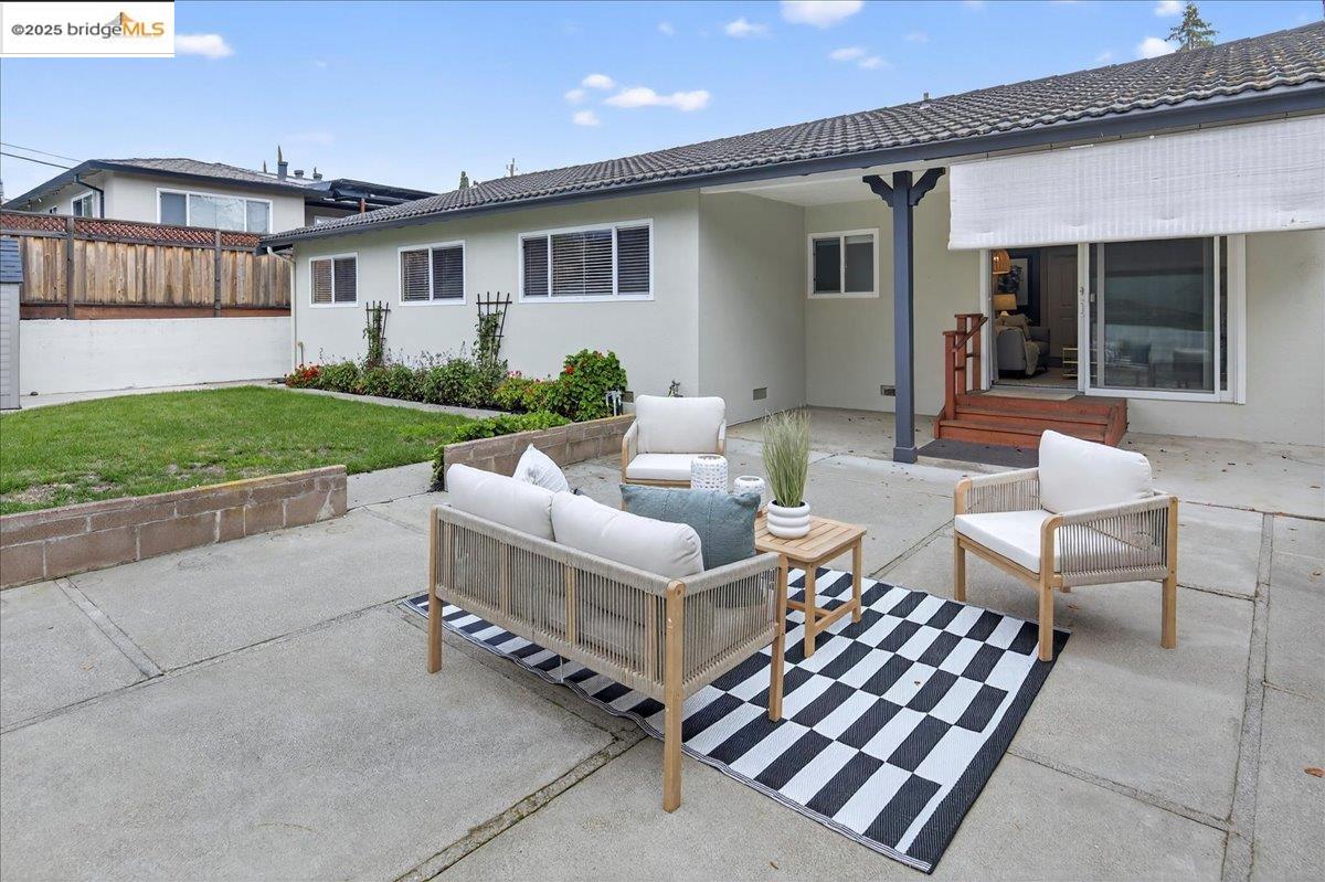 Detail Gallery Image 35 of 39 For 17957 Rockhurst Rd, Castro Valley,  CA 94546 - 3 Beds | 2 Baths