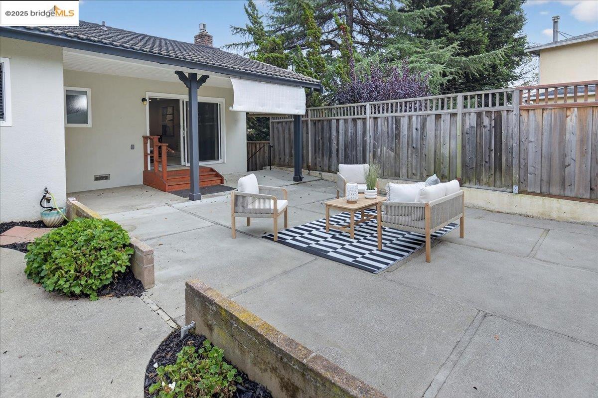 Detail Gallery Image 36 of 39 For 17957 Rockhurst Rd, Castro Valley,  CA 94546 - 3 Beds | 2 Baths