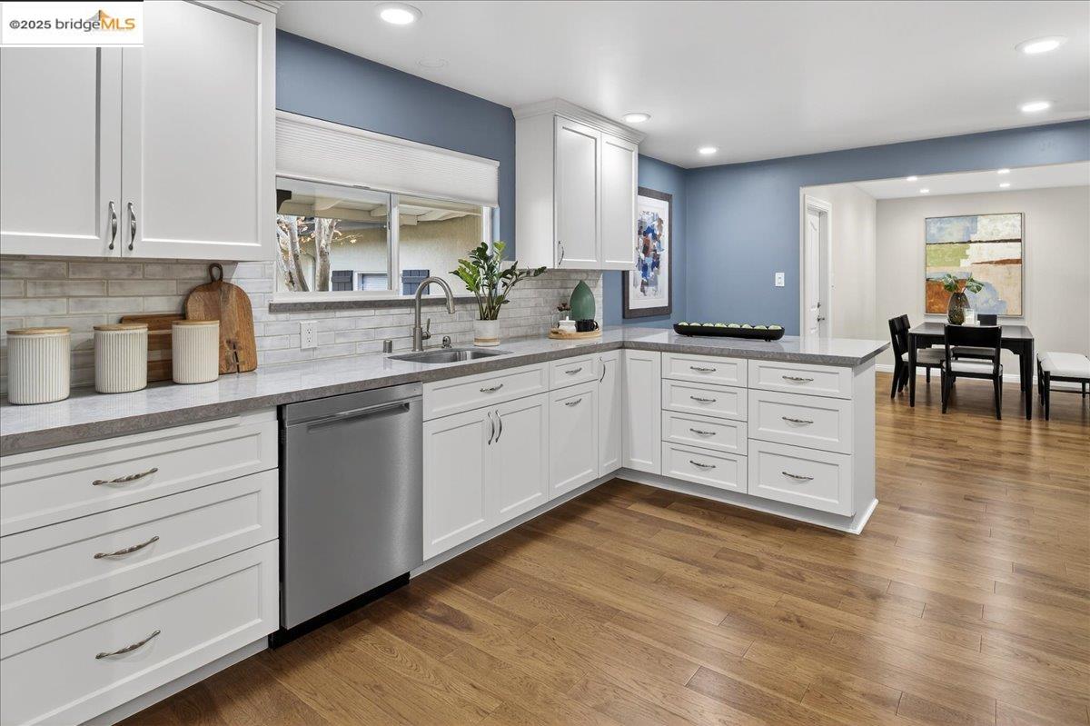 Detail Gallery Image 5 of 39 For 17957 Rockhurst Rd, Castro Valley,  CA 94546 - 3 Beds | 2 Baths