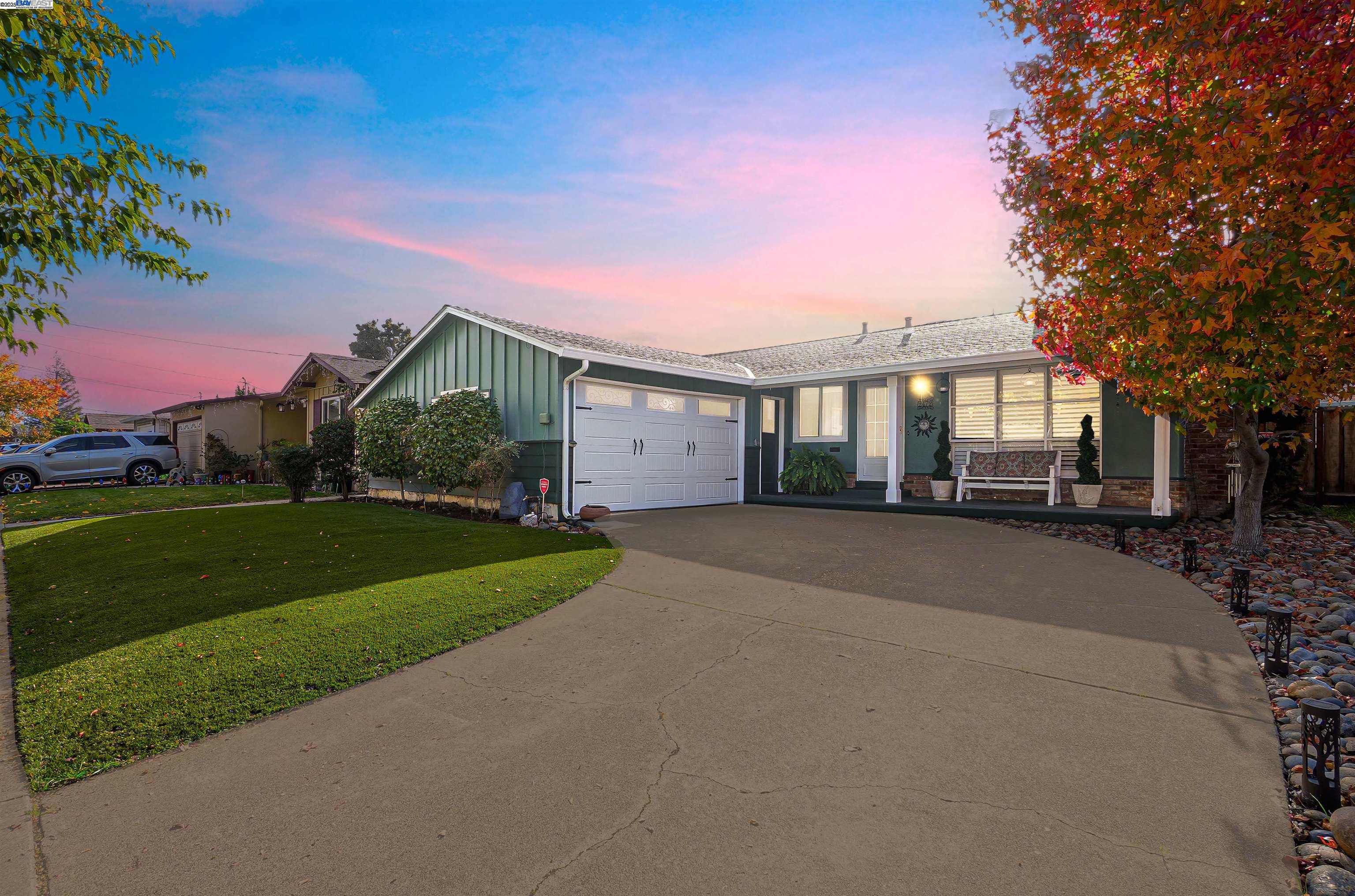 Detail Gallery Image 1 of 30 For 2472 Bradford Ave, Hayward,  CA 94545 - 3 Beds | 2 Baths