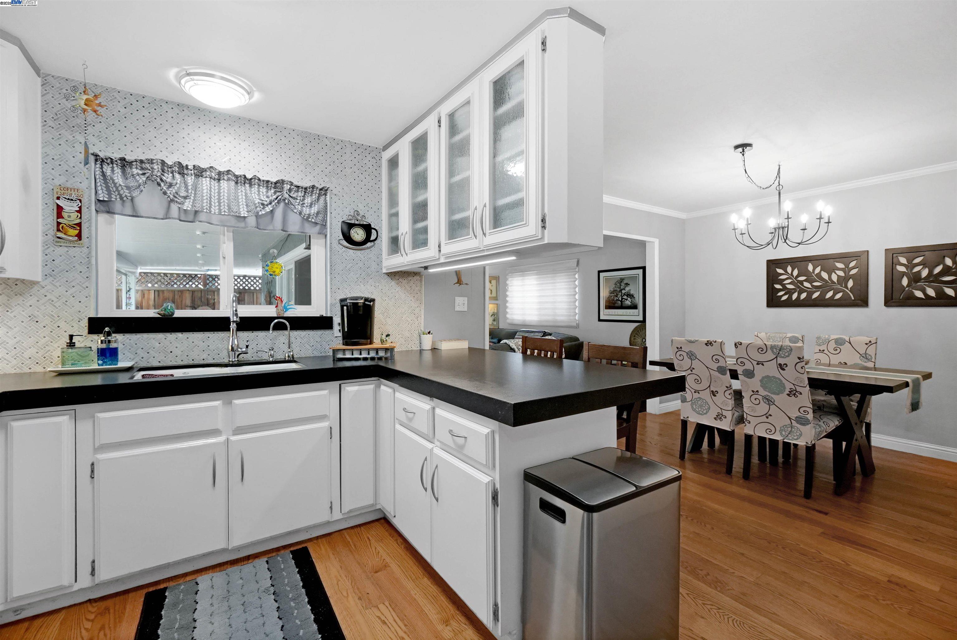 Detail Gallery Image 11 of 30 For 2472 Bradford Ave, Hayward,  CA 94545 - 3 Beds | 2 Baths