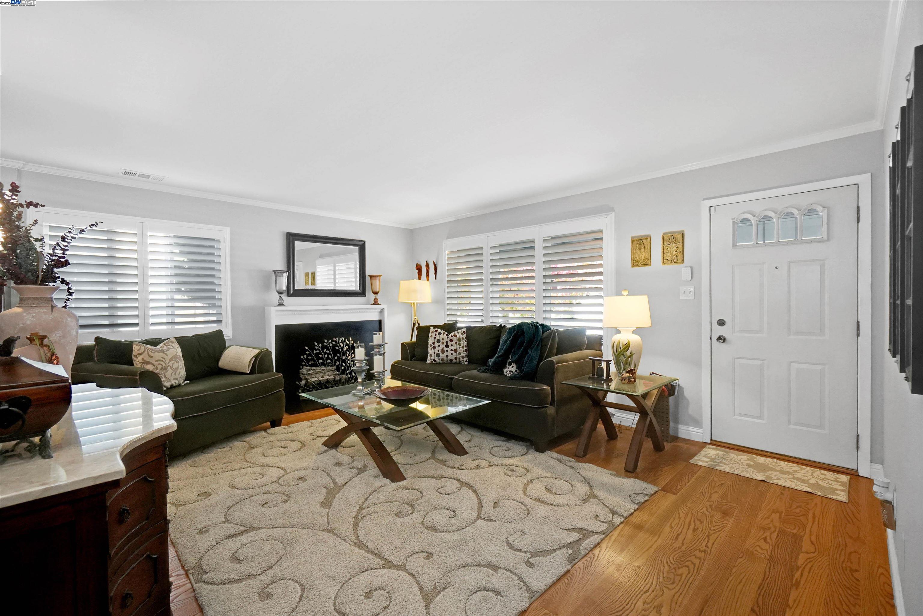 Detail Gallery Image 3 of 30 For 2472 Bradford Ave, Hayward,  CA 94545 - 3 Beds | 2 Baths