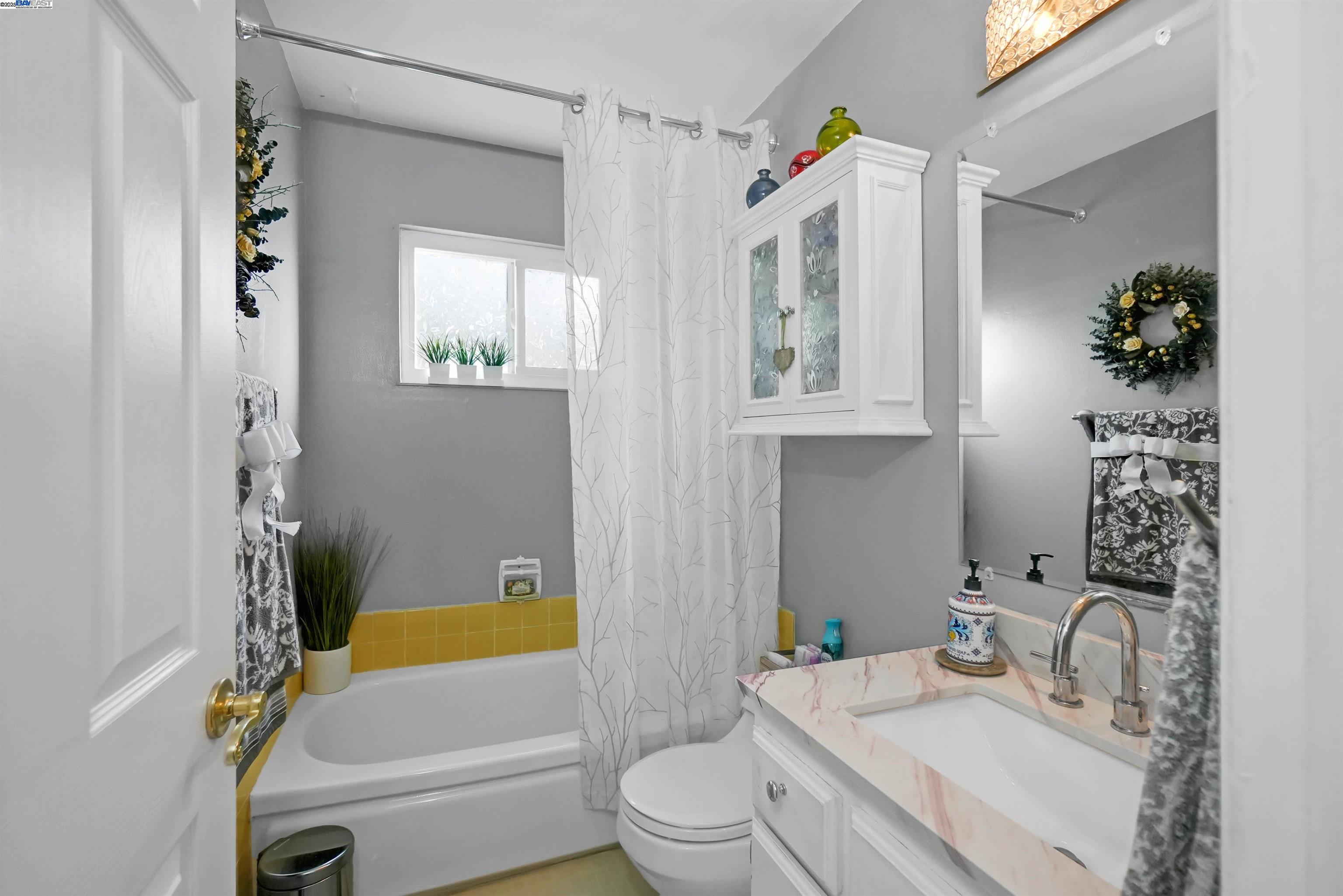 Detail Gallery Image 24 of 30 For 2472 Bradford Ave, Hayward,  CA 94545 - 3 Beds | 2 Baths