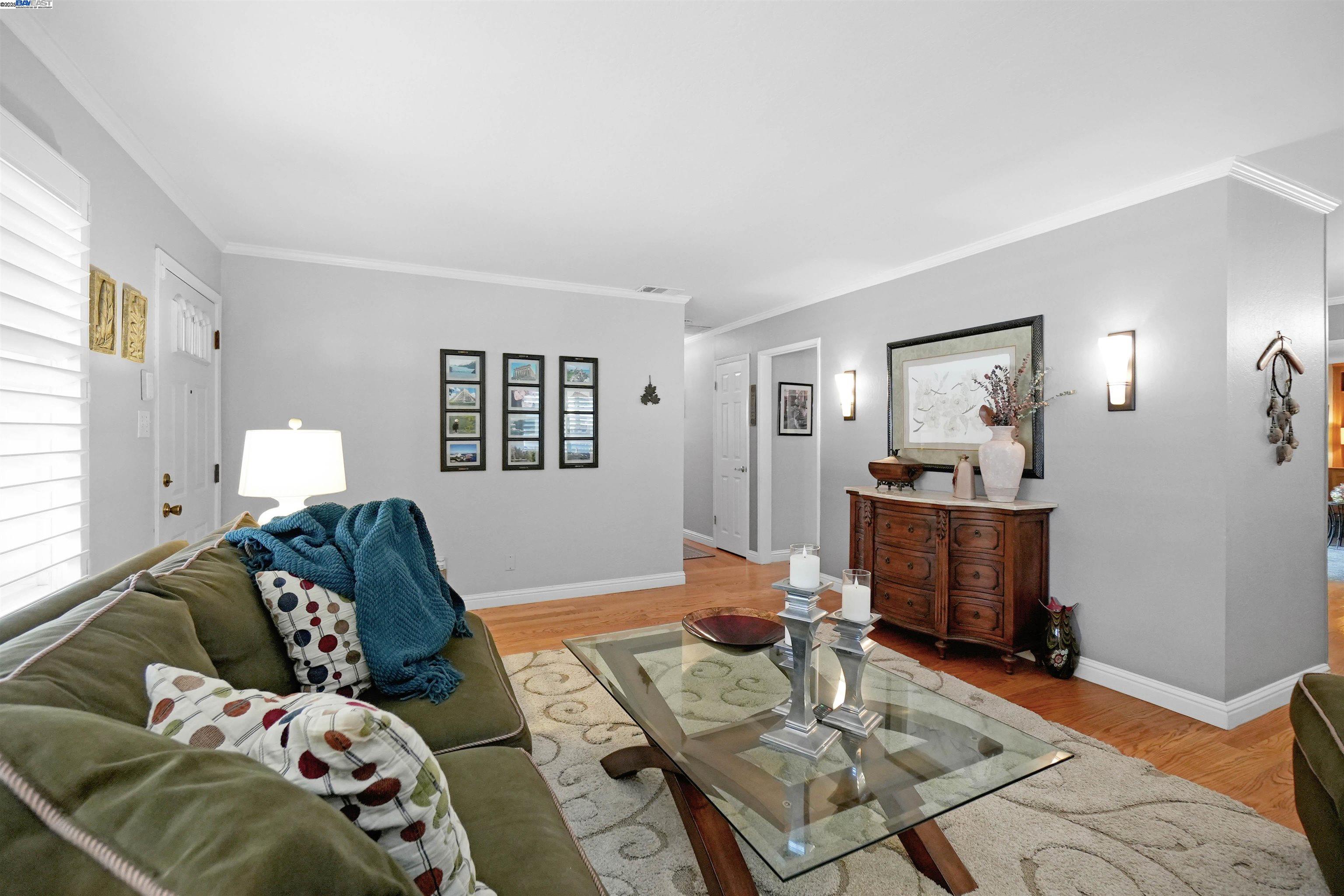 Detail Gallery Image 4 of 30 For 2472 Bradford Ave, Hayward,  CA 94545 - 3 Beds | 2 Baths