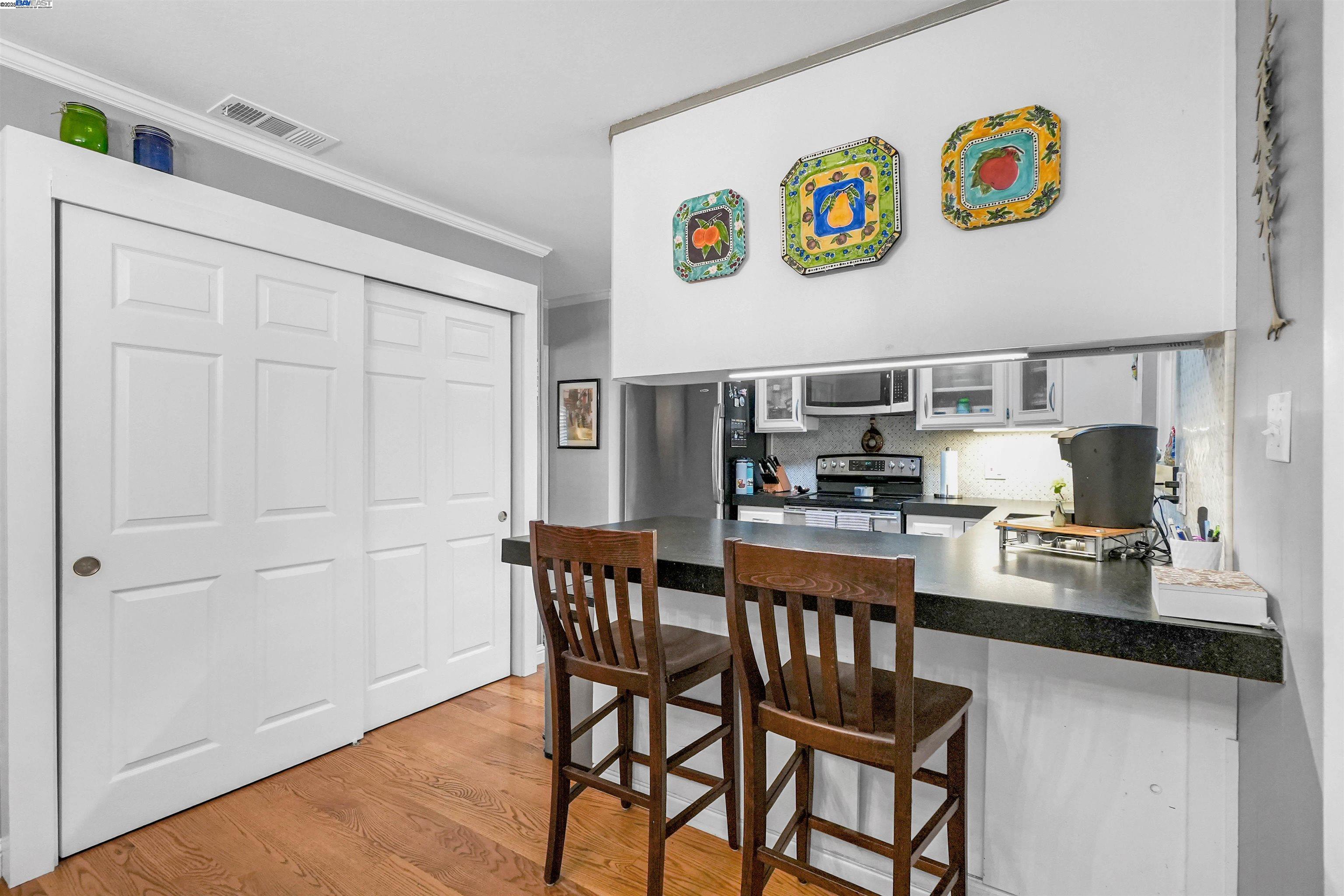 Detail Gallery Image 8 of 30 For 2472 Bradford Ave, Hayward,  CA 94545 - 3 Beds | 2 Baths