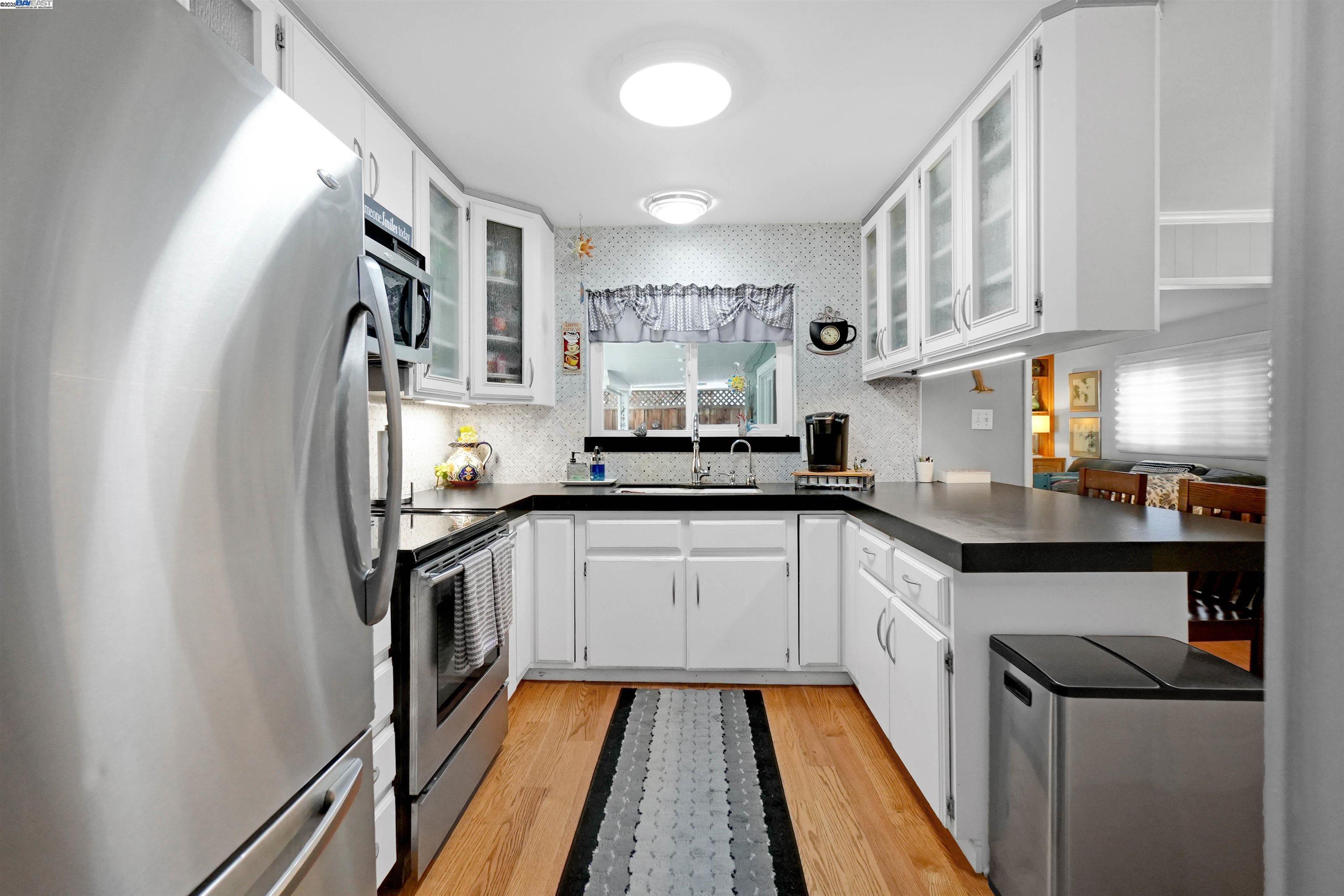 Detail Gallery Image 9 of 30 For 2472 Bradford Ave, Hayward,  CA 94545 - 3 Beds | 2 Baths