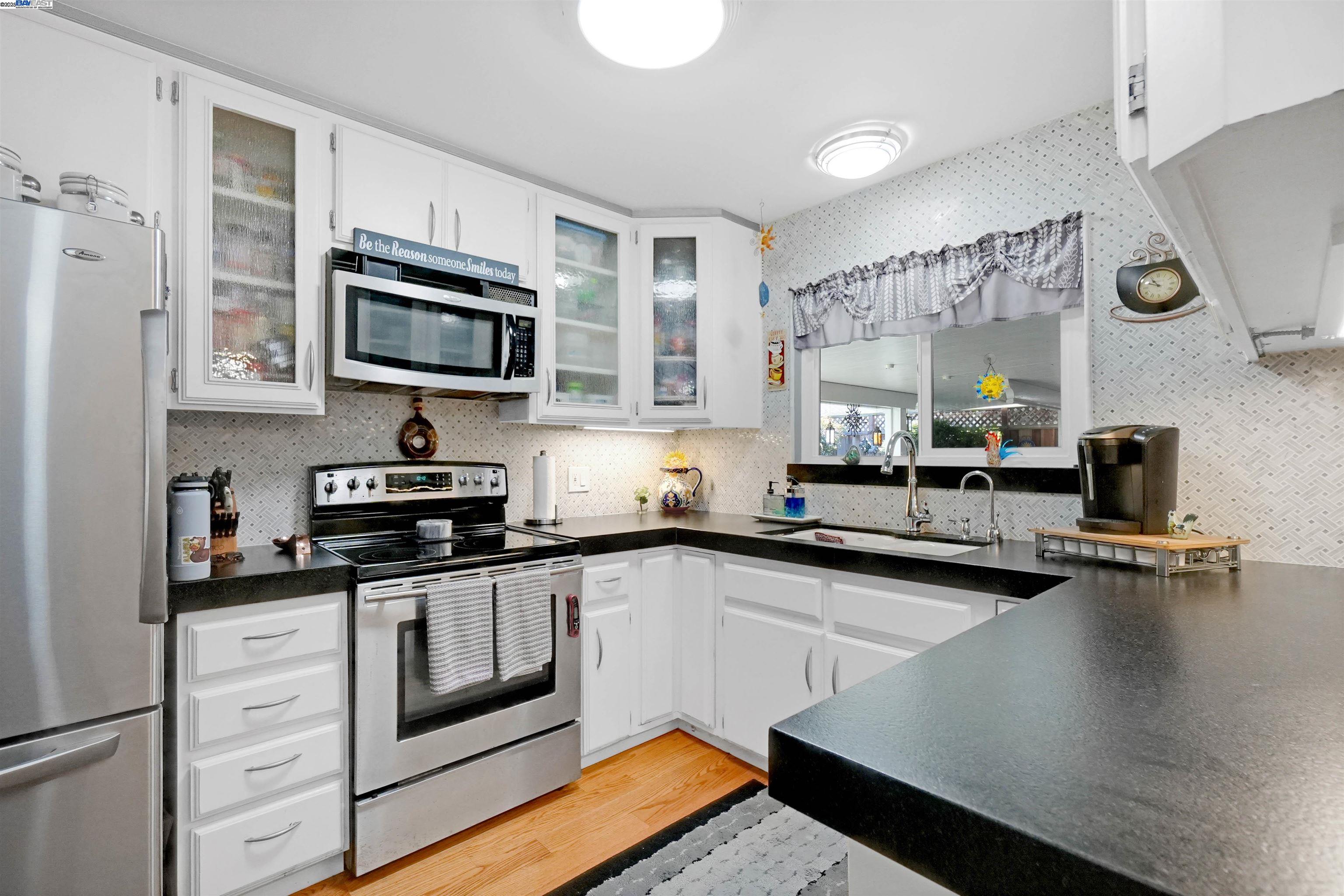 Detail Gallery Image 10 of 30 For 2472 Bradford Ave, Hayward,  CA 94545 - 3 Beds | 2 Baths