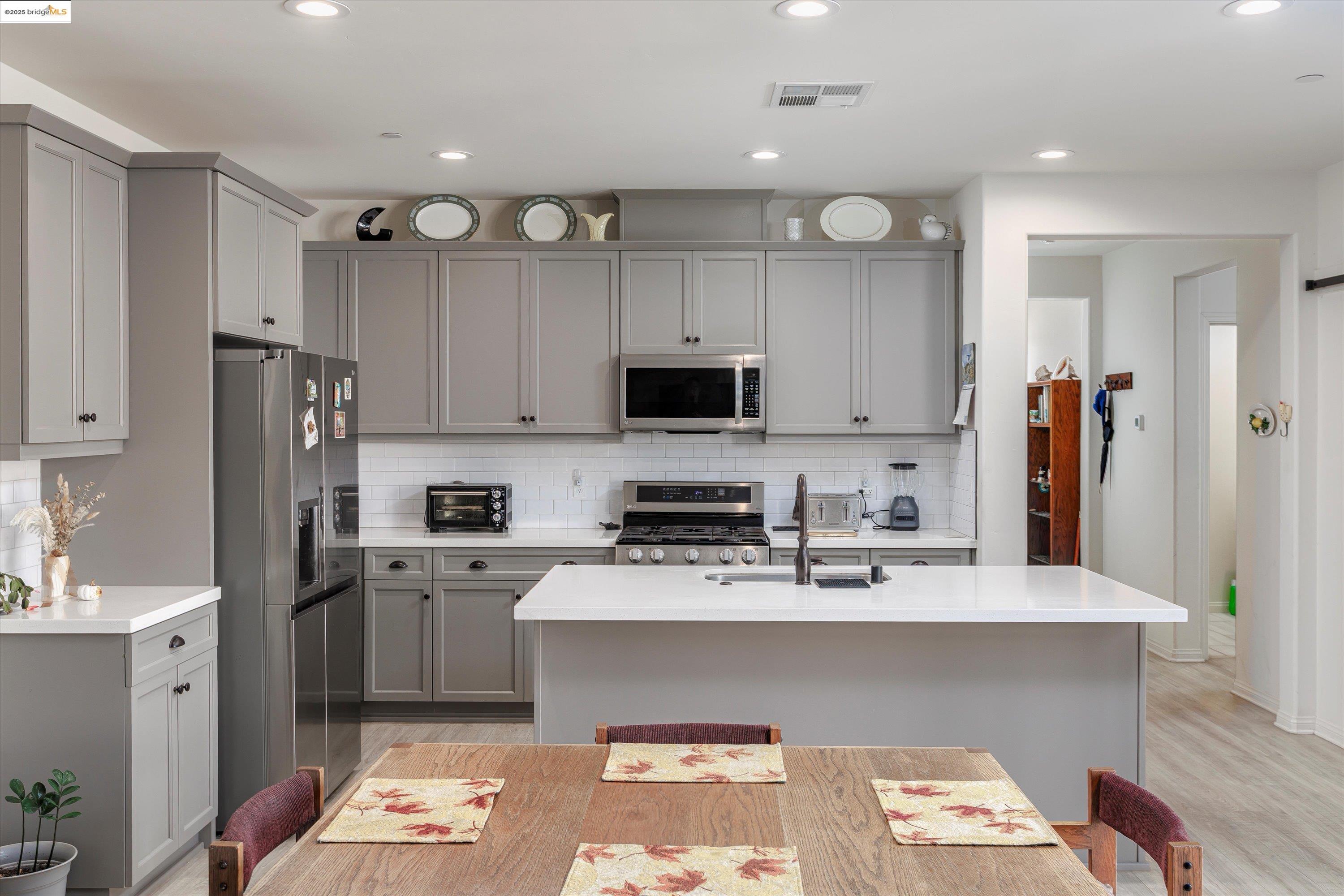 Detail Gallery Image 11 of 29 For 3940 Righetti Ranch Rd, San Luis Obispo,  CA 93401 - 3 Beds | 3 Baths