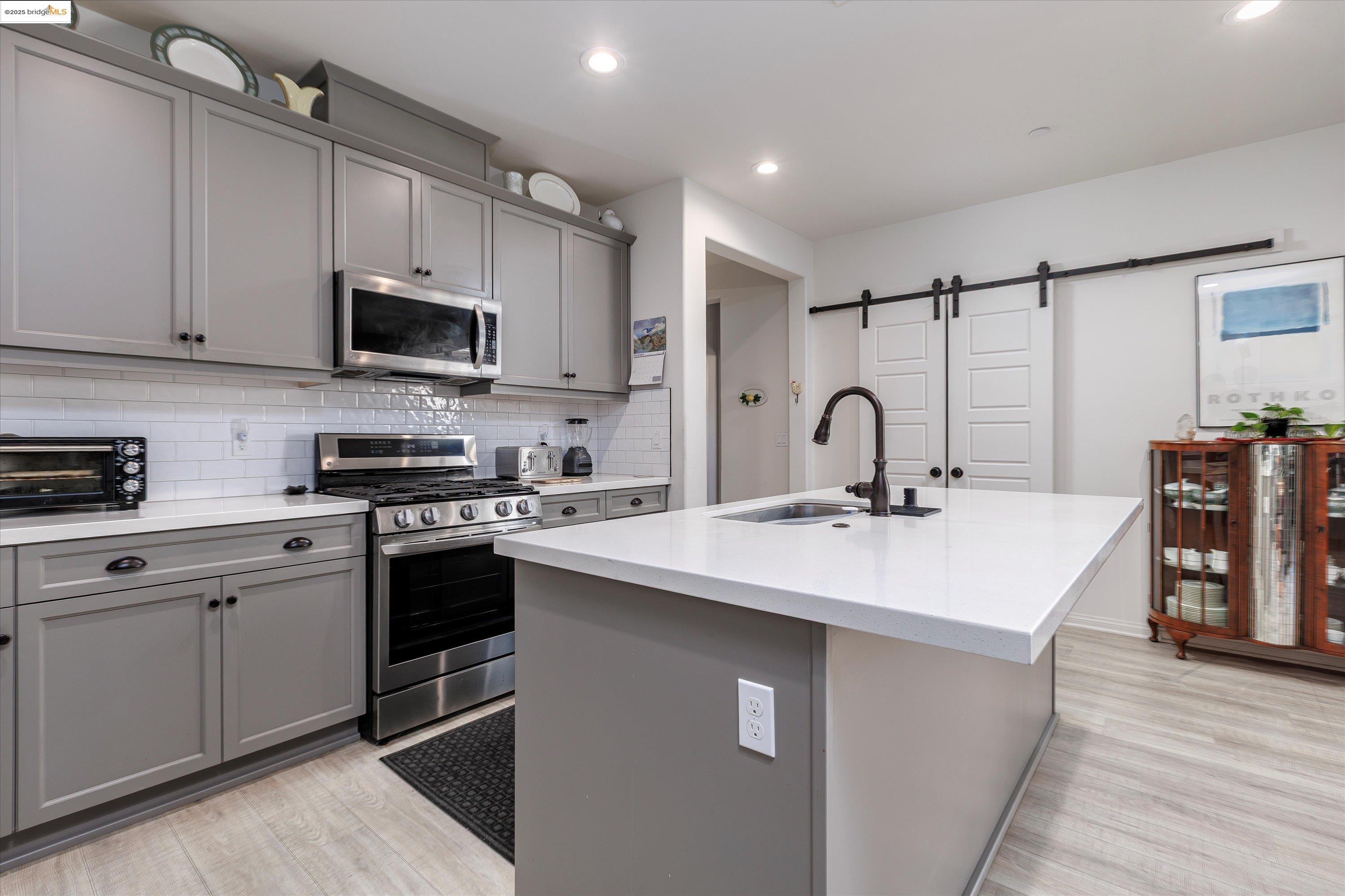 Detail Gallery Image 13 of 29 For 3940 Righetti Ranch Rd, San Luis Obispo,  CA 93401 - 3 Beds | 3 Baths