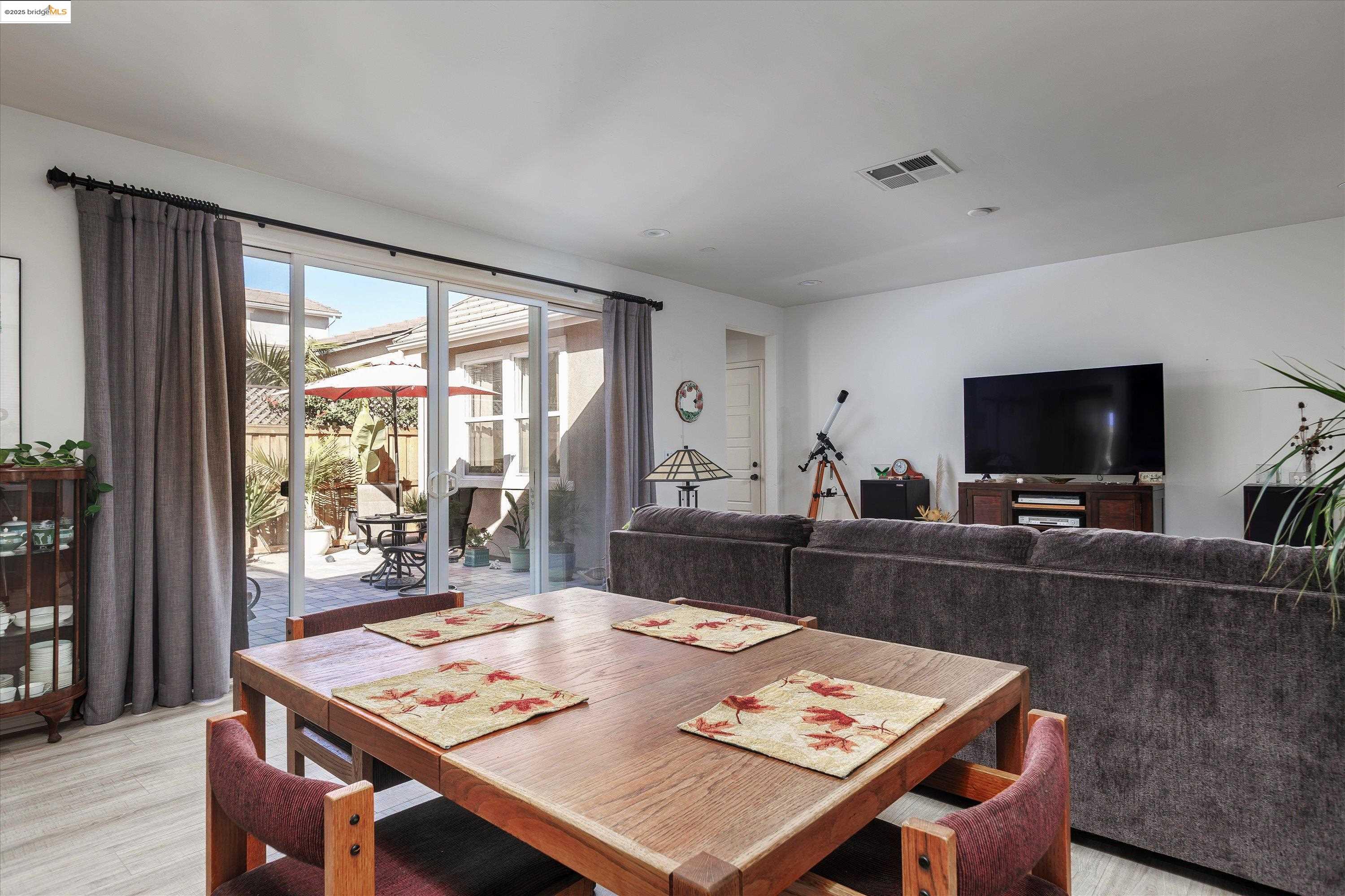 Detail Gallery Image 10 of 29 For 3940 Righetti Ranch Rd, San Luis Obispo,  CA 93401 - 3 Beds | 3 Baths