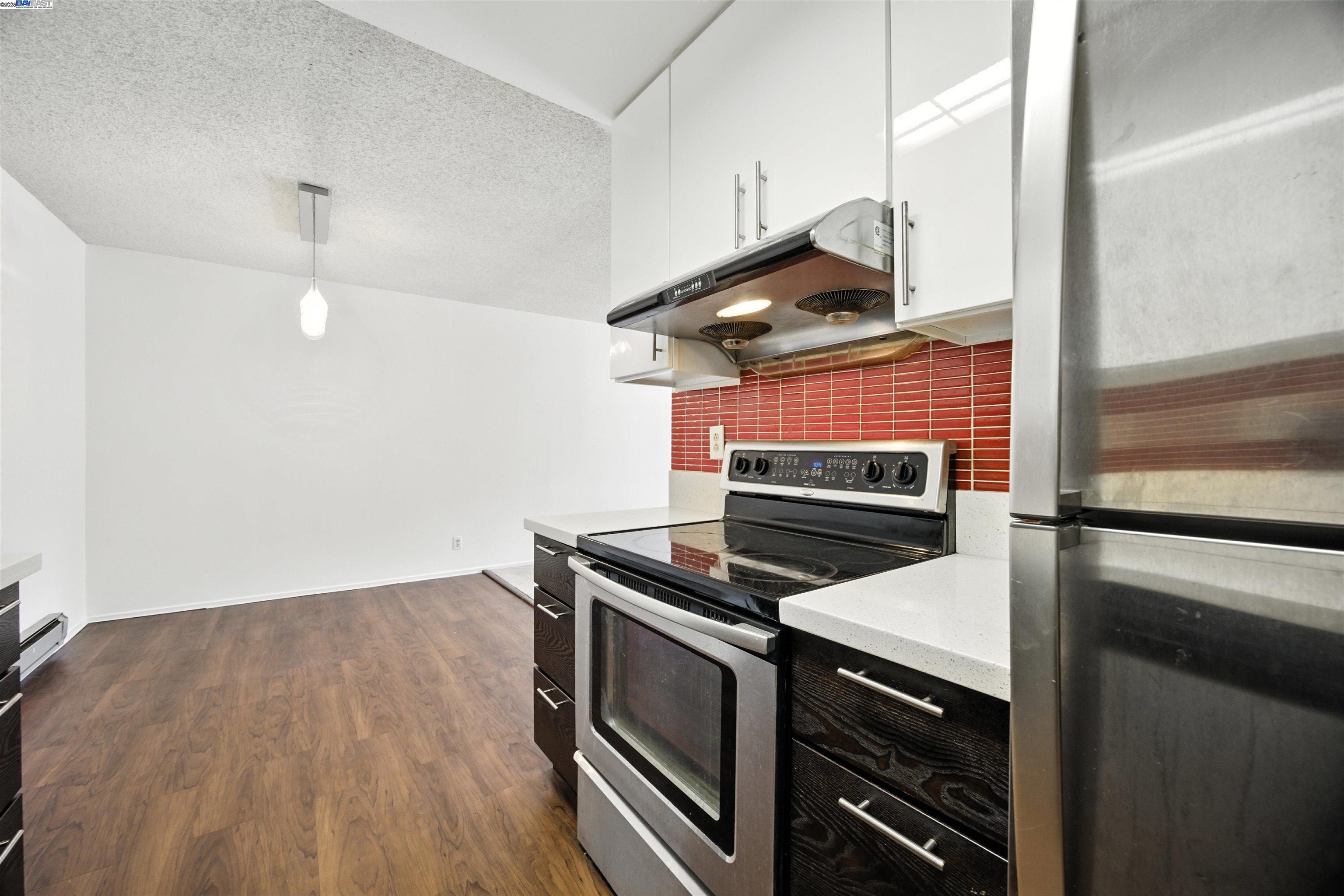 Detail Gallery Image 5 of 23 For 1321 Webster St #D303,  Alameda,  CA 94501 - 2 Beds | 2 Baths