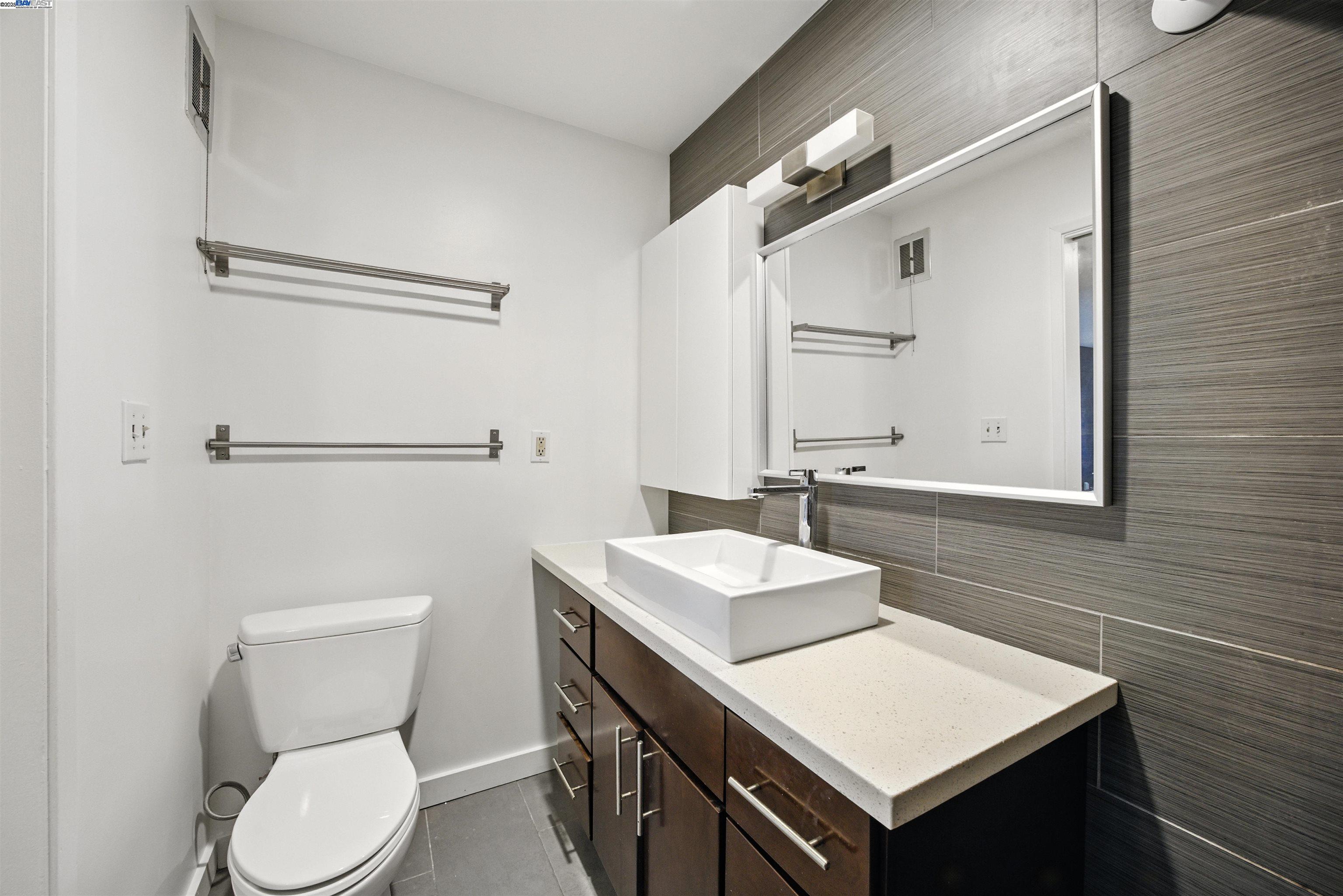Detail Gallery Image 6 of 23 For 1321 Webster St #D303,  Alameda,  CA 94501 - 2 Beds | 2 Baths
