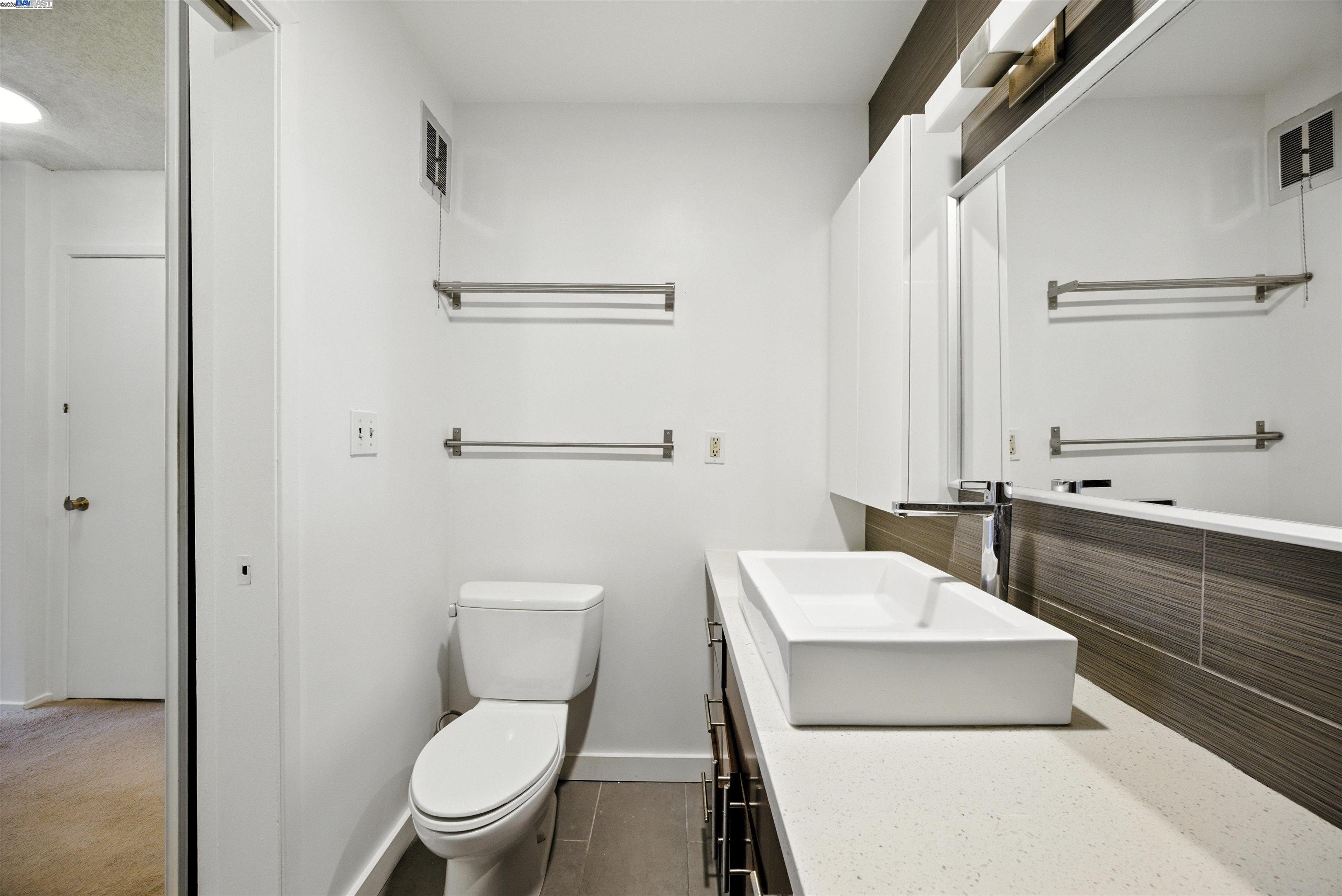 Detail Gallery Image 7 of 23 For 1321 Webster St #D303,  Alameda,  CA 94501 - 2 Beds | 2 Baths