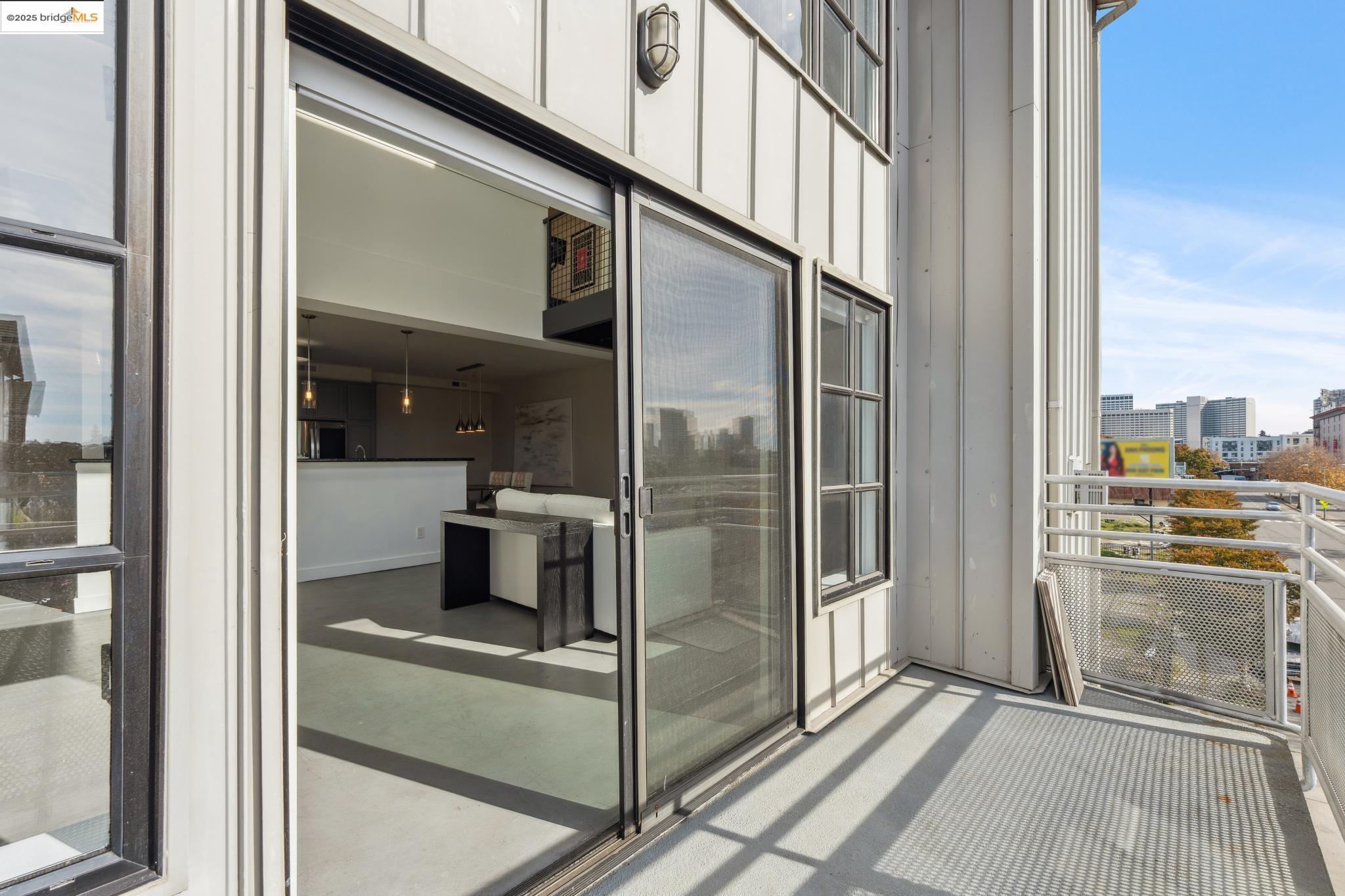 Detail Gallery Image 25 of 59 For 850 W Grand Ave #17,  Oakland,  CA 94607 - 1 Beds | 2 Baths