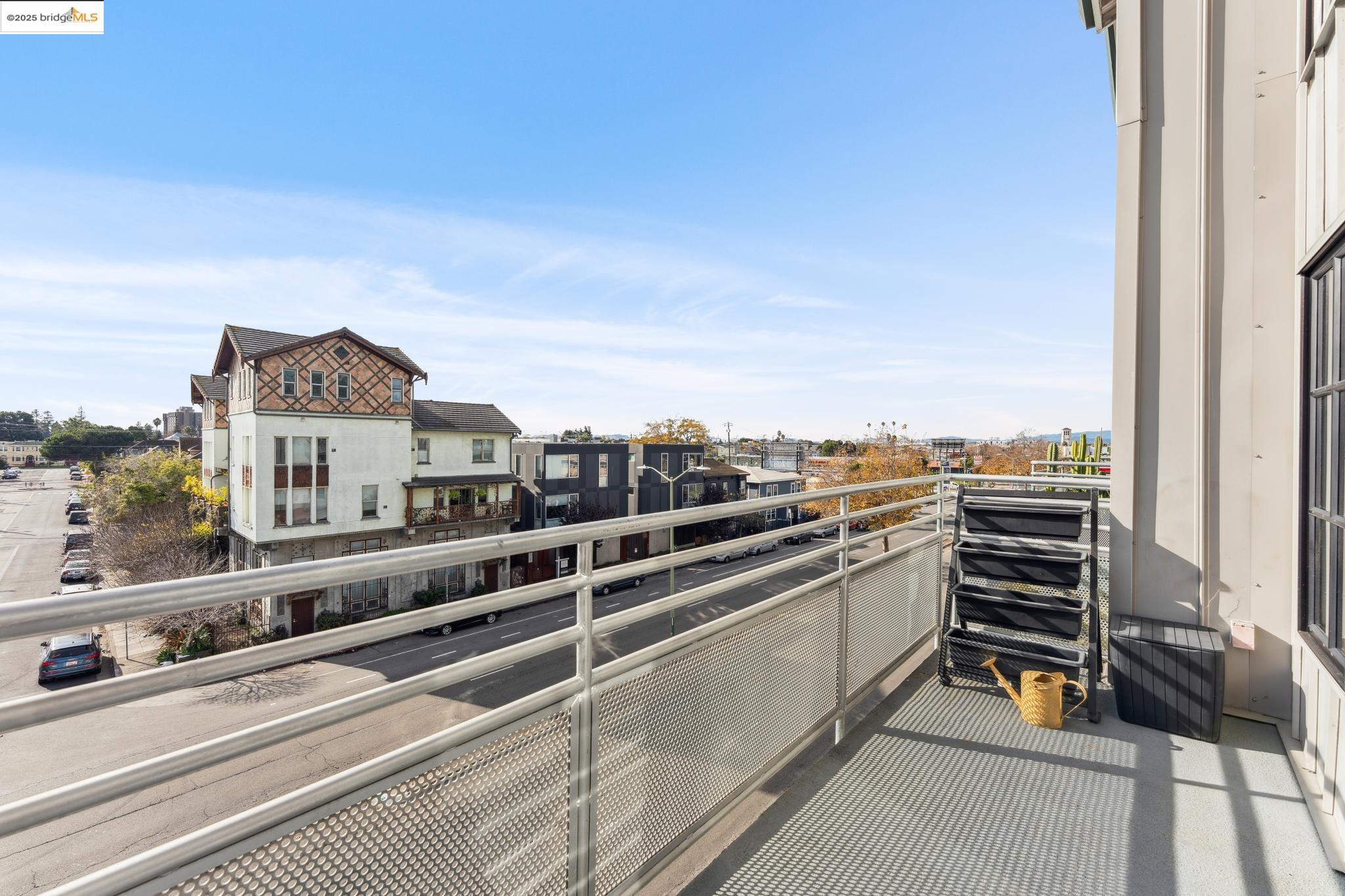 Detail Gallery Image 26 of 59 For 850 W Grand Ave #17,  Oakland,  CA 94607 - 1 Beds | 2 Baths