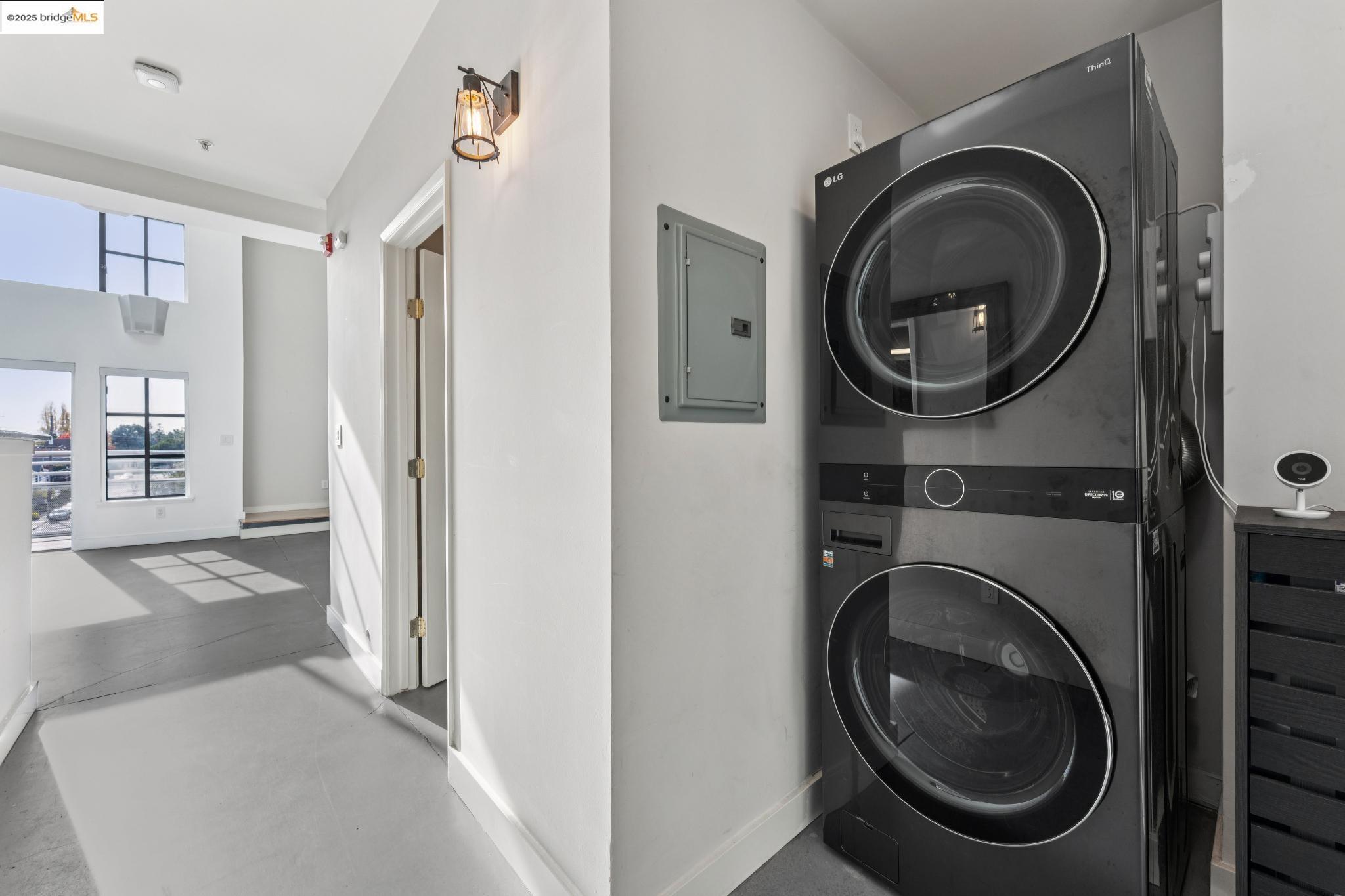 Detail Gallery Image 4 of 59 For 850 W Grand Ave #17,  Oakland,  CA 94607 - 1 Beds | 2 Baths
