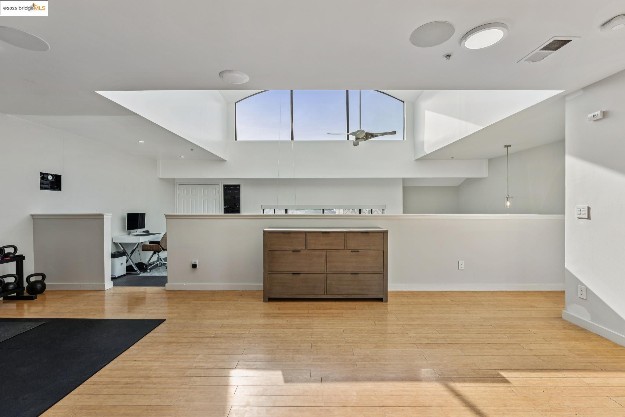 Detail Gallery Image 31 of 59 For 850 W Grand Ave #17,  Oakland,  CA 94607 - 1 Beds | 2 Baths