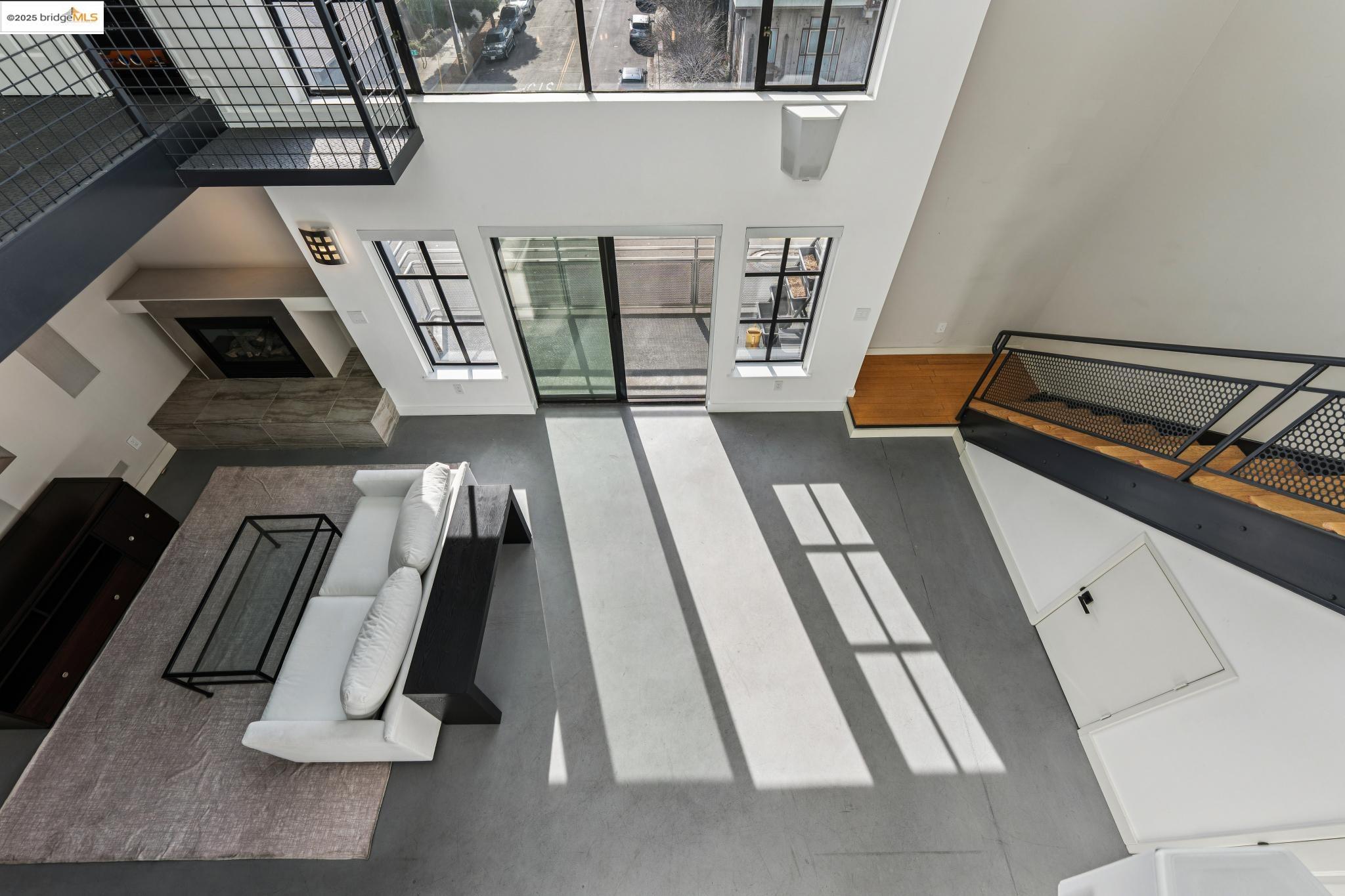 Detail Gallery Image 33 of 59 For 850 W Grand Ave #17,  Oakland,  CA 94607 - 1 Beds | 2 Baths