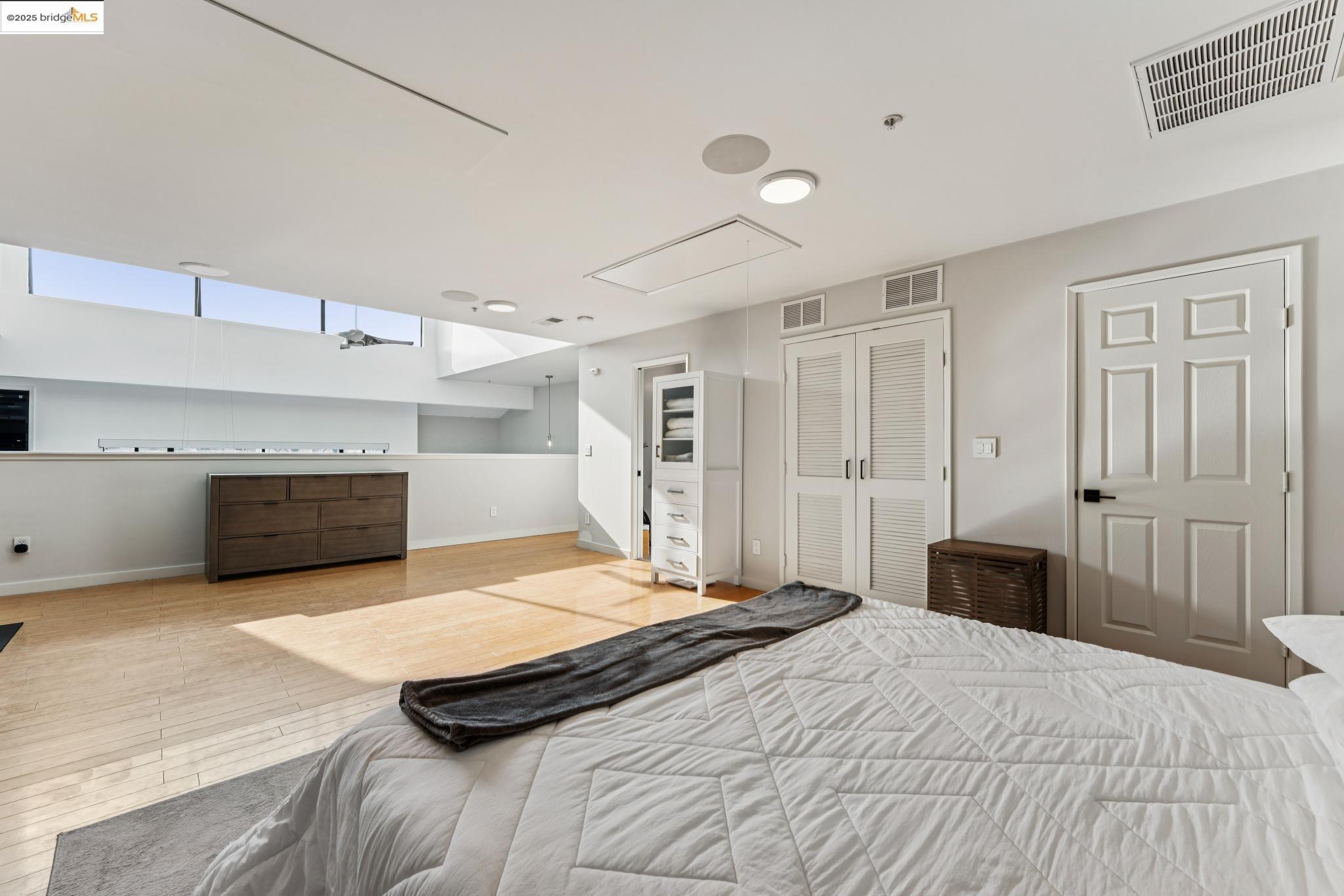 Detail Gallery Image 37 of 59 For 850 W Grand Ave #17,  Oakland,  CA 94607 - 1 Beds | 2 Baths