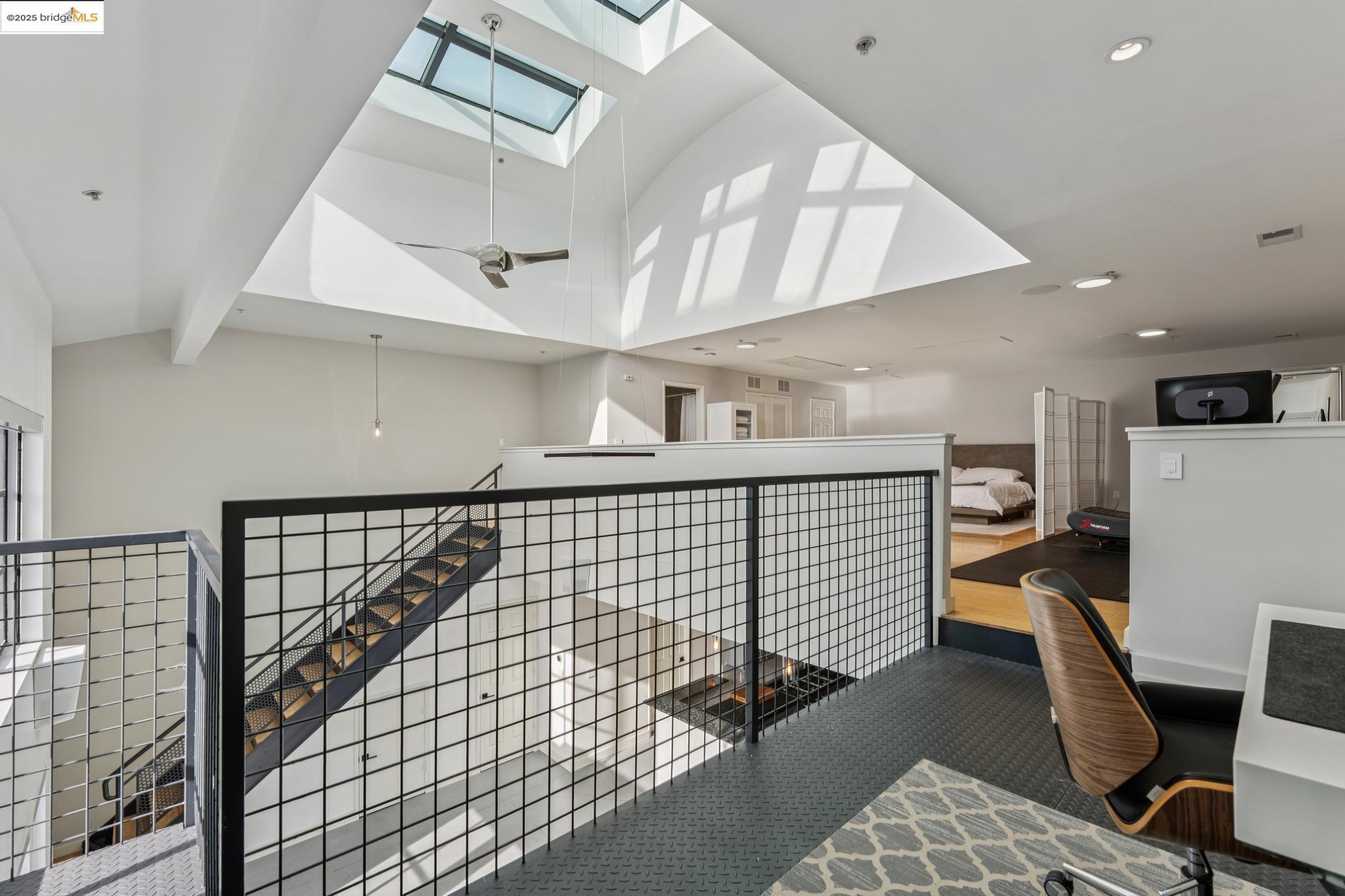 Detail Gallery Image 38 of 59 For 850 W Grand Ave #17,  Oakland,  CA 94607 - 1 Beds | 2 Baths