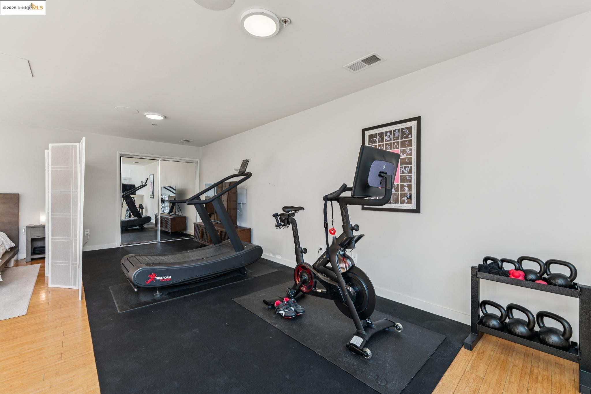 Detail Gallery Image 39 of 59 For 850 W Grand Ave #17,  Oakland,  CA 94607 - 1 Beds | 2 Baths