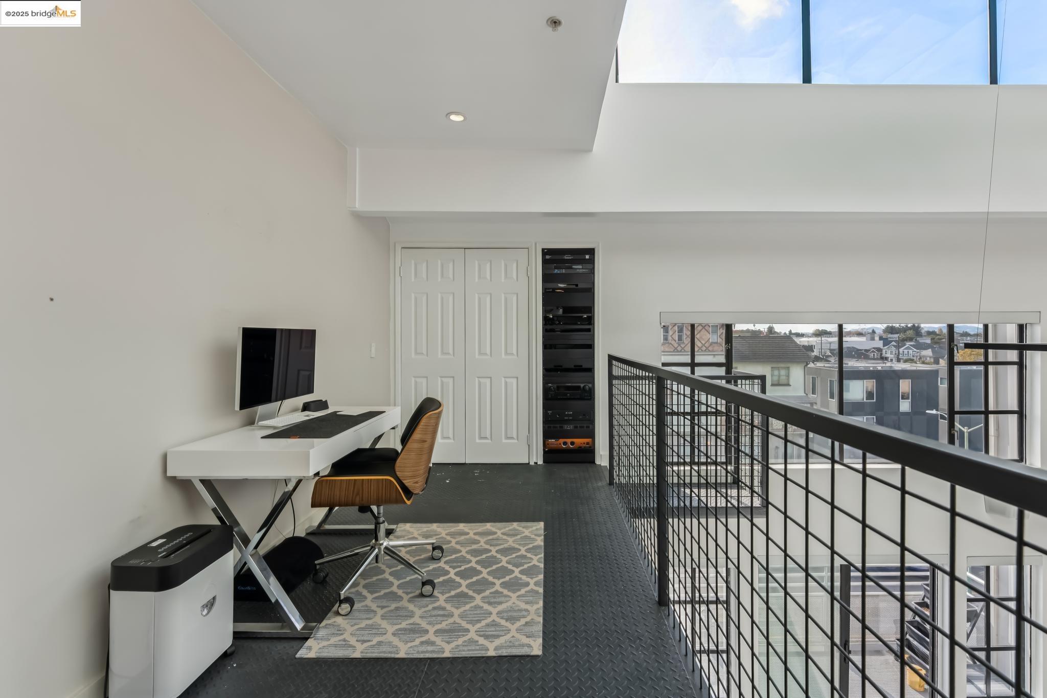 Detail Gallery Image 42 of 59 For 850 W Grand Ave #17,  Oakland,  CA 94607 - 1 Beds | 2 Baths