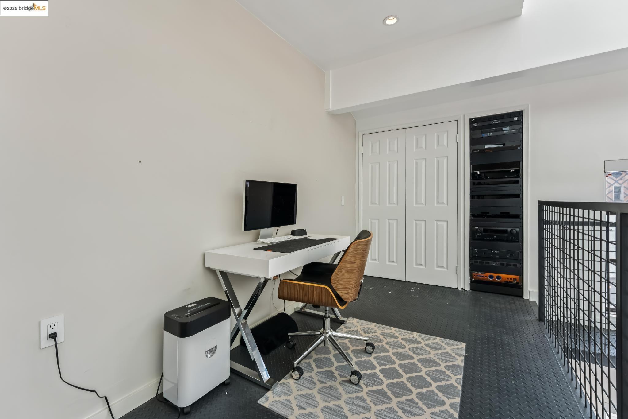 Detail Gallery Image 43 of 59 For 850 W Grand Ave #17,  Oakland,  CA 94607 - 1 Beds | 2 Baths