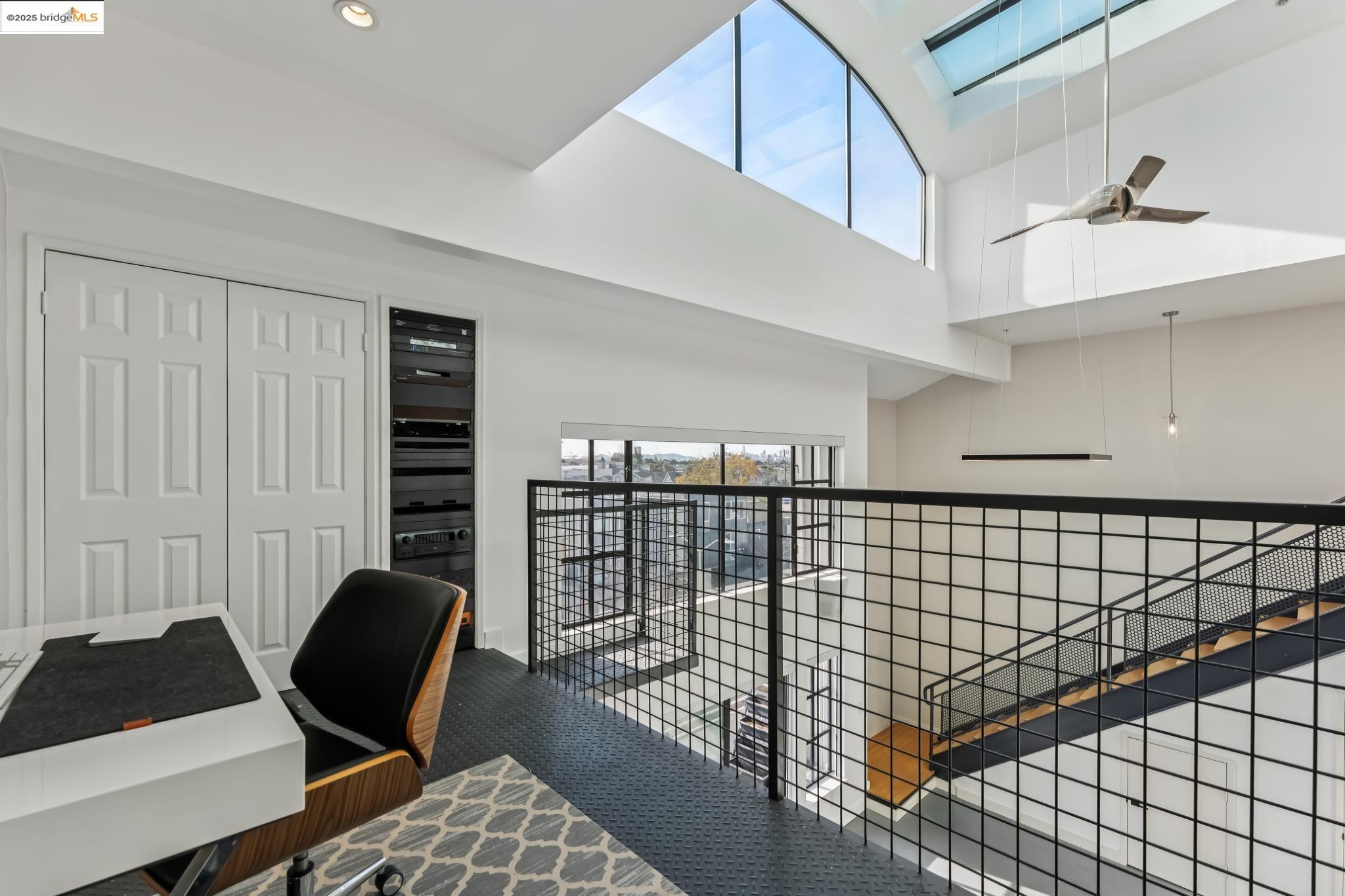 Detail Gallery Image 44 of 59 For 850 W Grand Ave #17,  Oakland,  CA 94607 - 1 Beds | 2 Baths