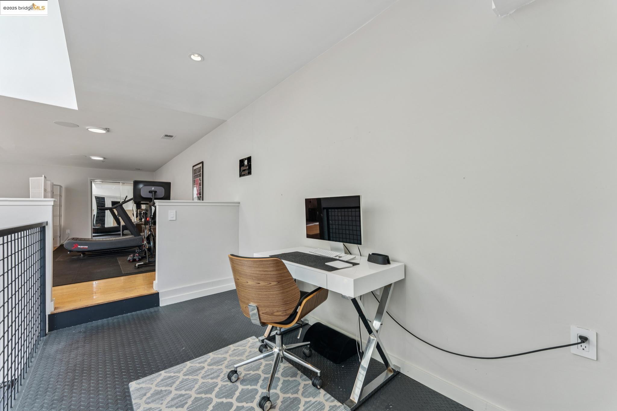 Detail Gallery Image 48 of 59 For 850 W Grand Ave #17,  Oakland,  CA 94607 - 1 Beds | 2 Baths