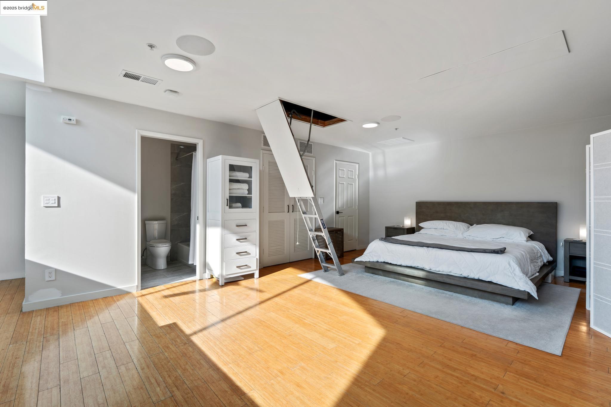 Detail Gallery Image 54 of 59 For 850 W Grand Ave #17,  Oakland,  CA 94607 - 1 Beds | 2 Baths