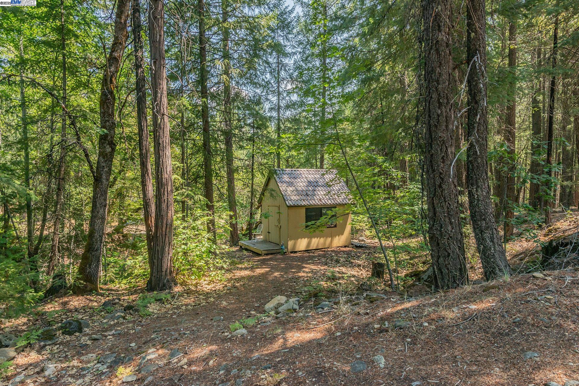 Detail Gallery Image 28 of 35 For 1371 Eagle Creek Loop Rd, –,  CA 96091 - 3 Beds | 2 Baths