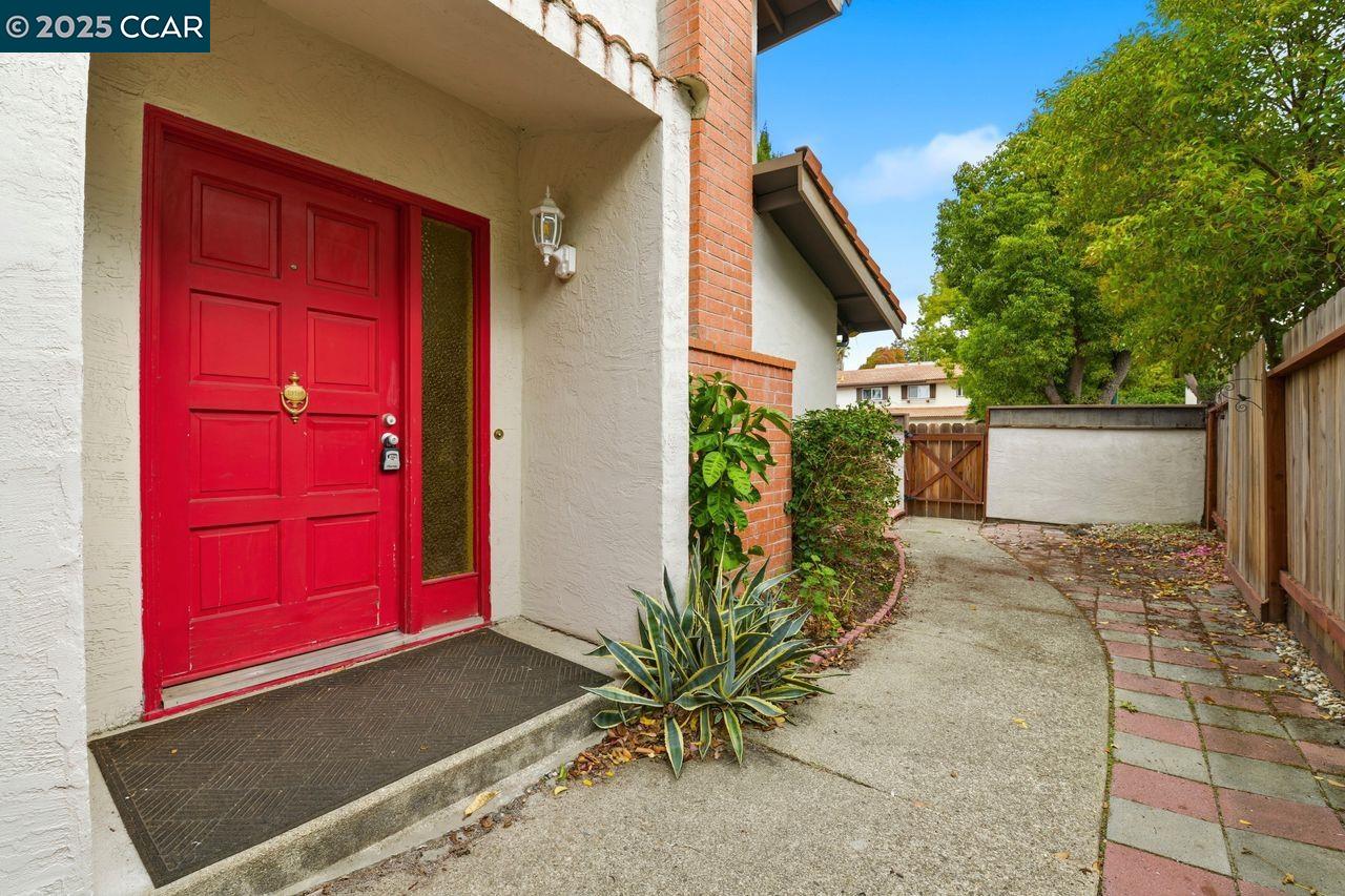 Detail Gallery Image 2 of 34 For 1135 Corrie Ln, Walnut Creek,  CA 94597-1804 - 4 Beds | 2/1 Baths