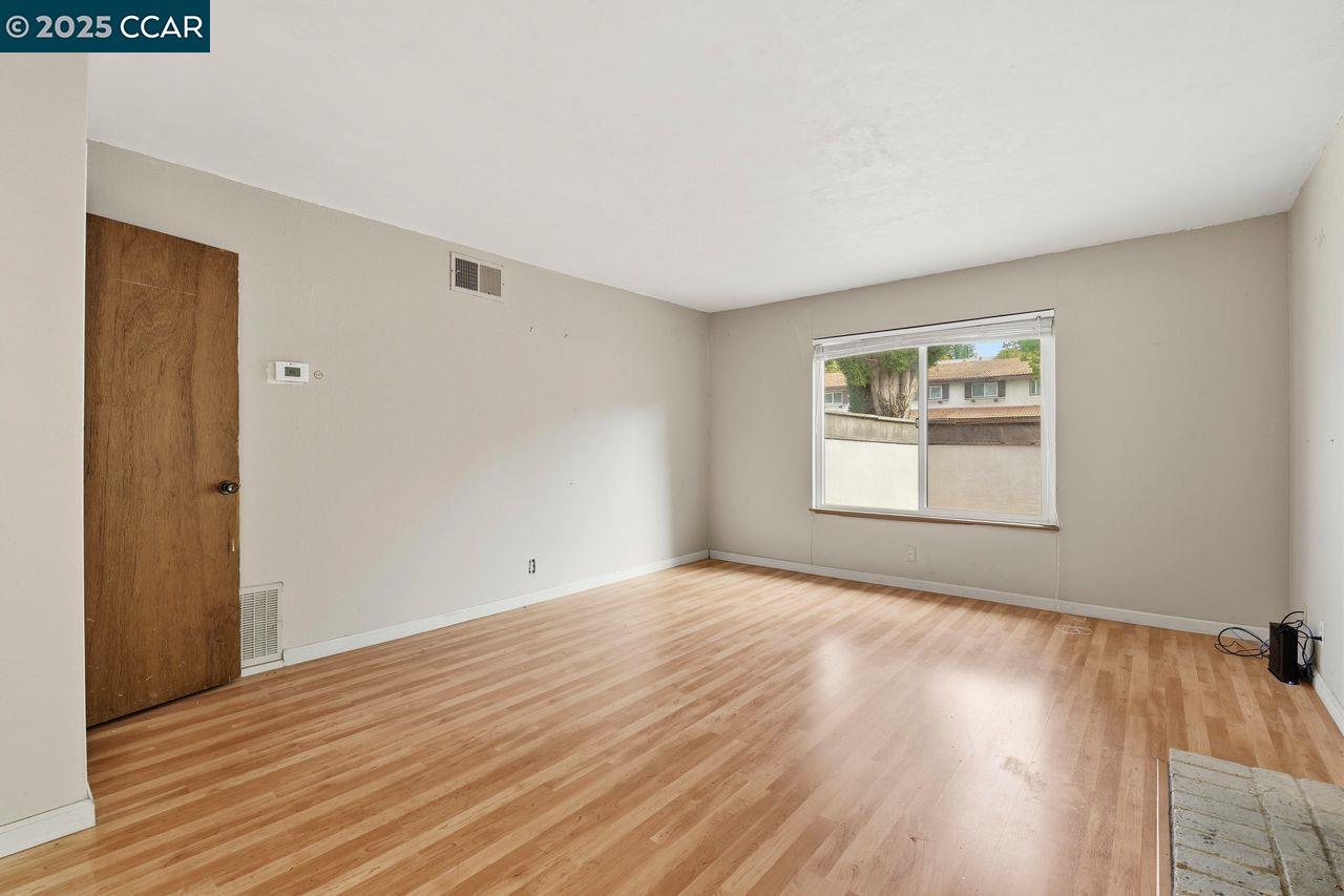 Detail Gallery Image 3 of 34 For 1135 Corrie Ln, Walnut Creek,  CA 94597-1804 - 4 Beds | 2/1 Baths