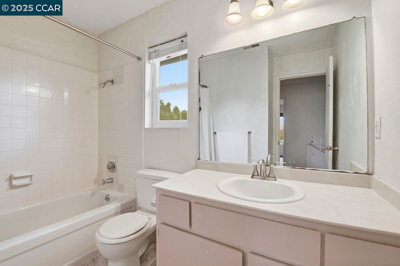 Detail Gallery Image 25 of 34 For 1135 Corrie Ln, Walnut Creek,  CA 94597-1804 - 4 Beds | 2/1 Baths