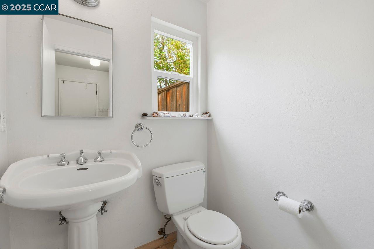 Detail Gallery Image 26 of 34 For 1135 Corrie Ln, Walnut Creek,  CA 94597-1804 - 4 Beds | 2/1 Baths