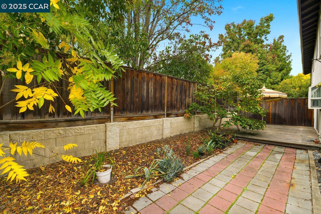 Detail Gallery Image 28 of 34 For 1135 Corrie Ln, Walnut Creek,  CA 94597-1804 - 4 Beds | 2/1 Baths