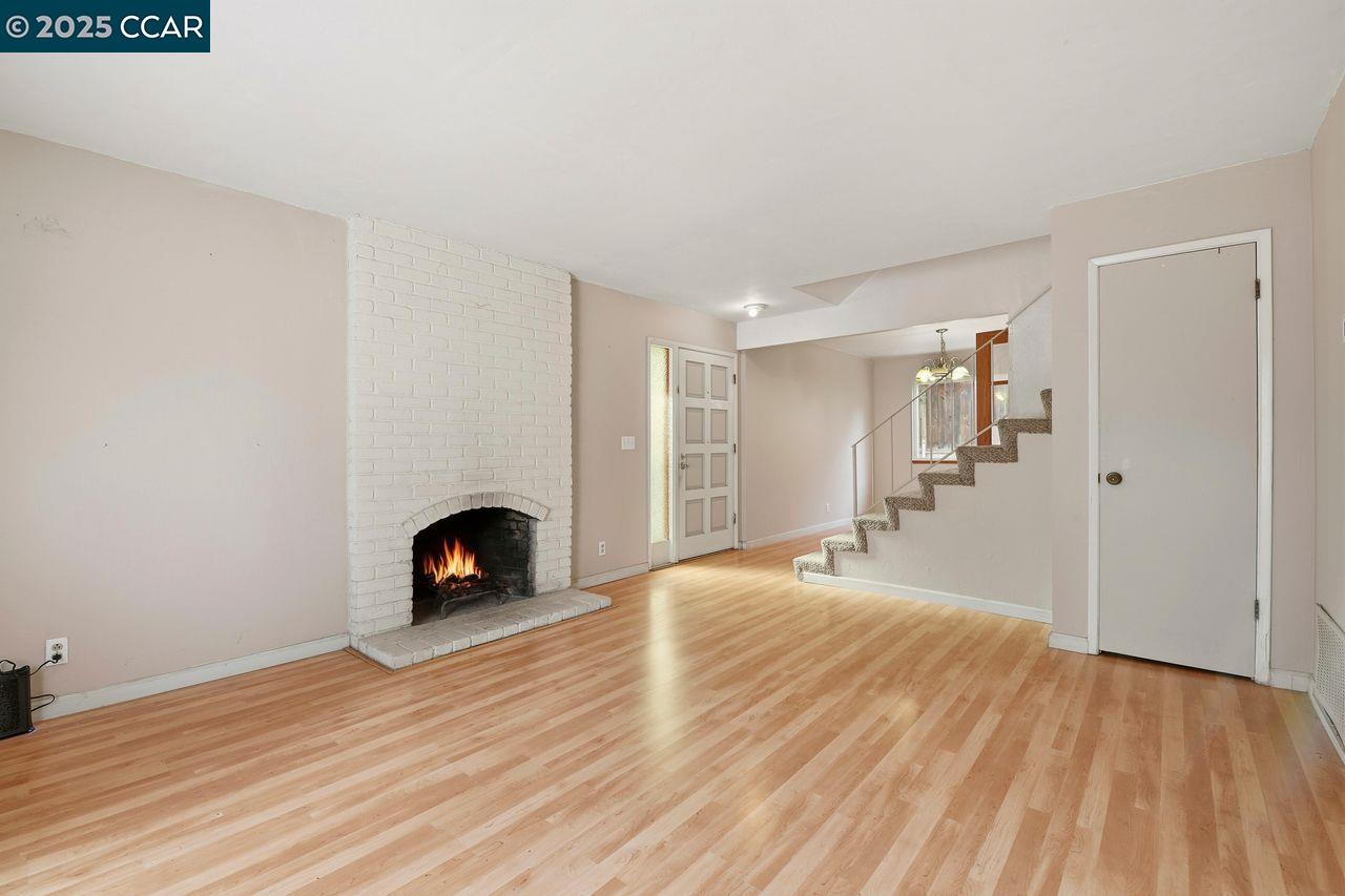 Detail Gallery Image 5 of 34 For 1135 Corrie Ln, Walnut Creek,  CA 94597-1804 - 4 Beds | 2/1 Baths