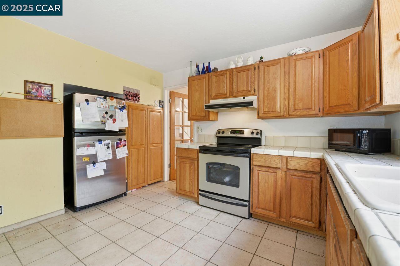 Detail Gallery Image 6 of 34 For 1135 Corrie Ln, Walnut Creek,  CA 94597-1804 - 4 Beds | 2/1 Baths