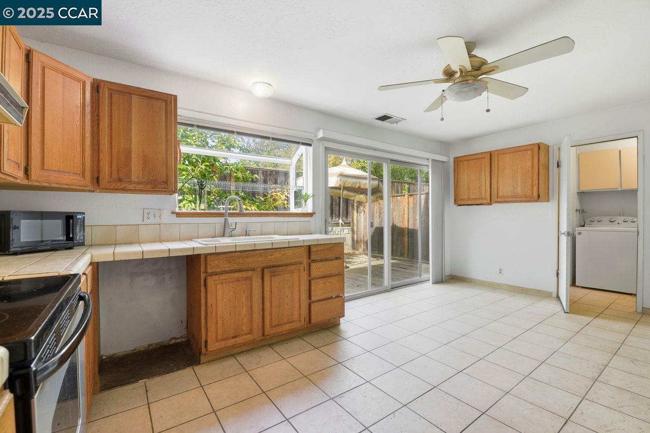 Detail Gallery Image 8 of 34 For 1135 Corrie Ln, Walnut Creek,  CA 94597-1804 - 4 Beds | 2/1 Baths