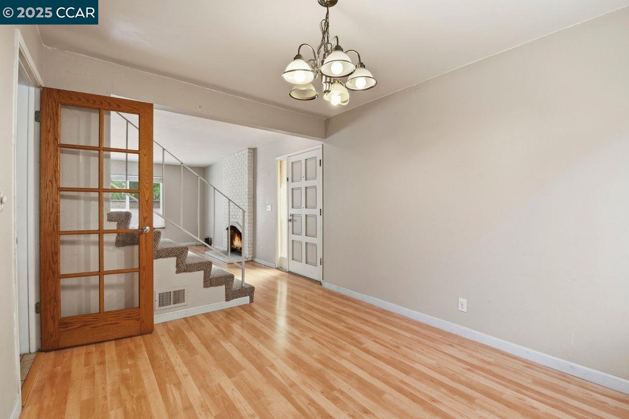 Detail Gallery Image 9 of 34 For 1135 Corrie Ln, Walnut Creek,  CA 94597-1804 - 4 Beds | 2/1 Baths